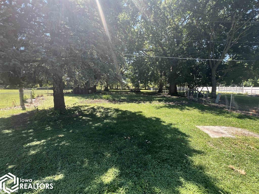 117 W Van Weiss Boulevard, West Burlington, Iowa image 18