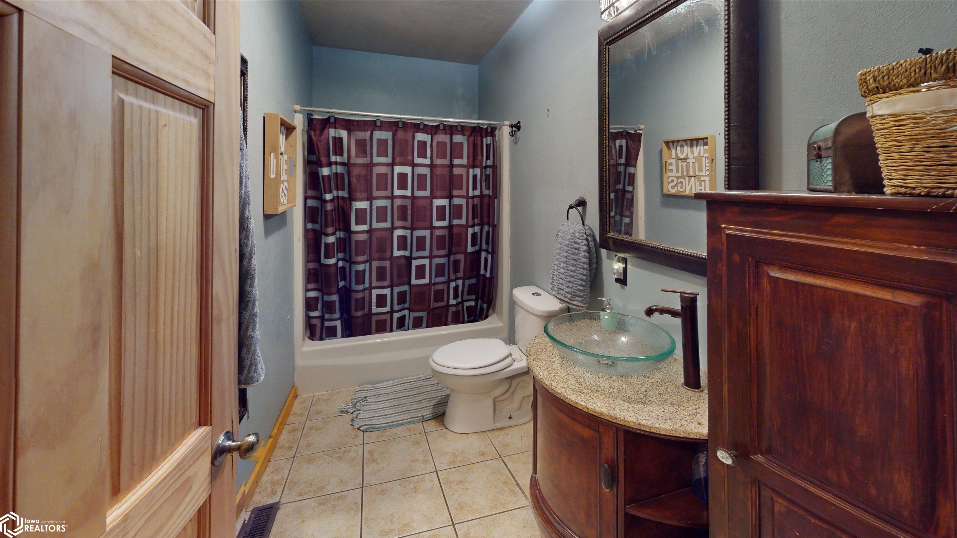 201 Glasgow Road, Fairfield, Iowa image 10