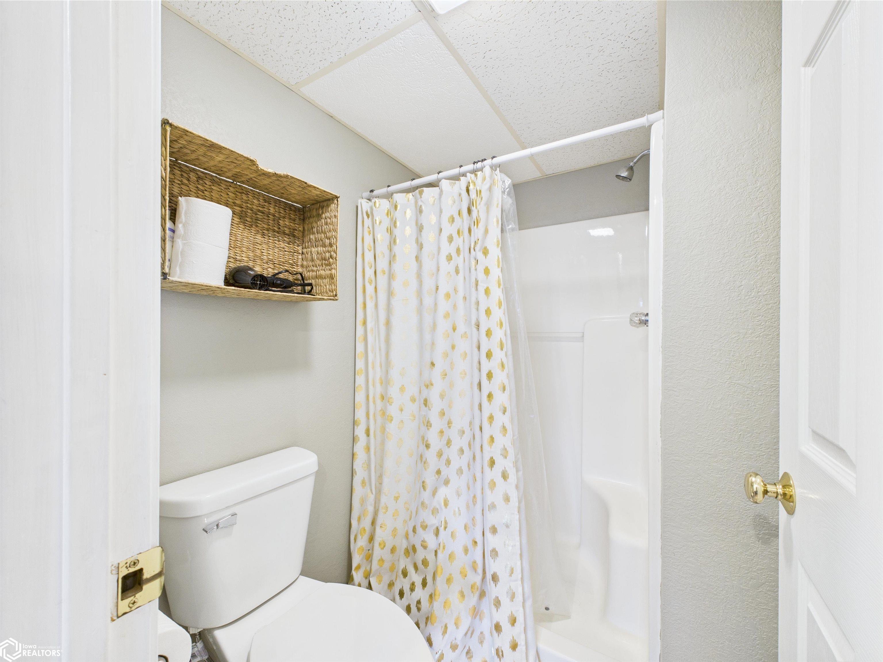 Step-in shower. Lower level.