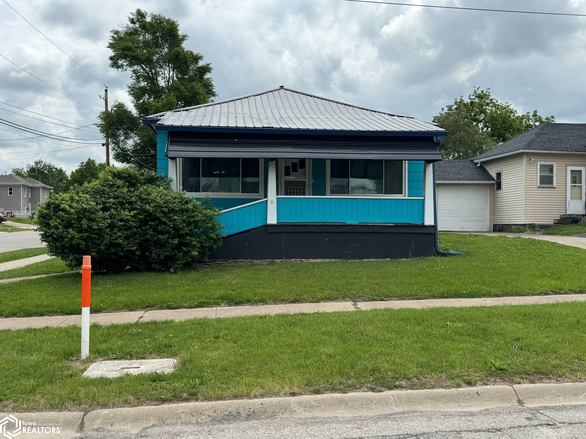 402 E State Street, Centerville, Iowa image 1