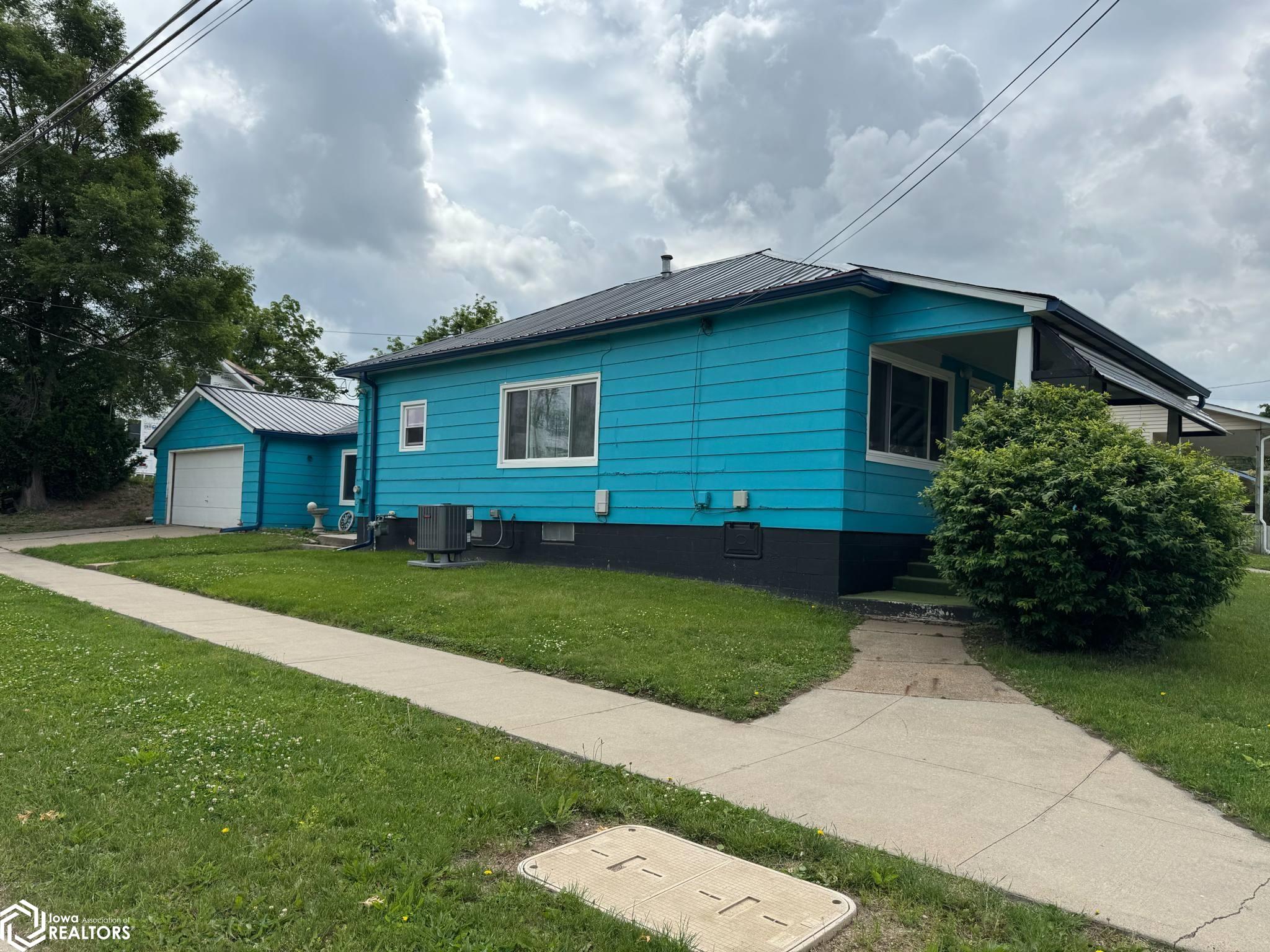 402 E State Street, Centerville, Iowa image 2