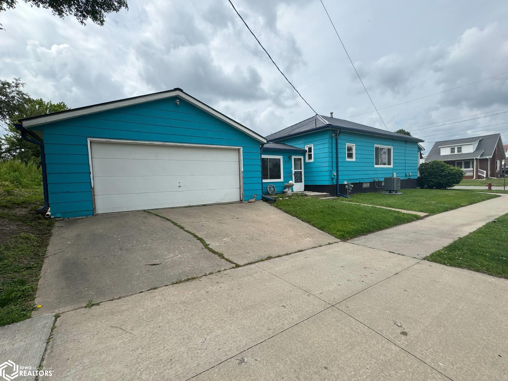 402 E State Street, Centerville, Iowa image 3