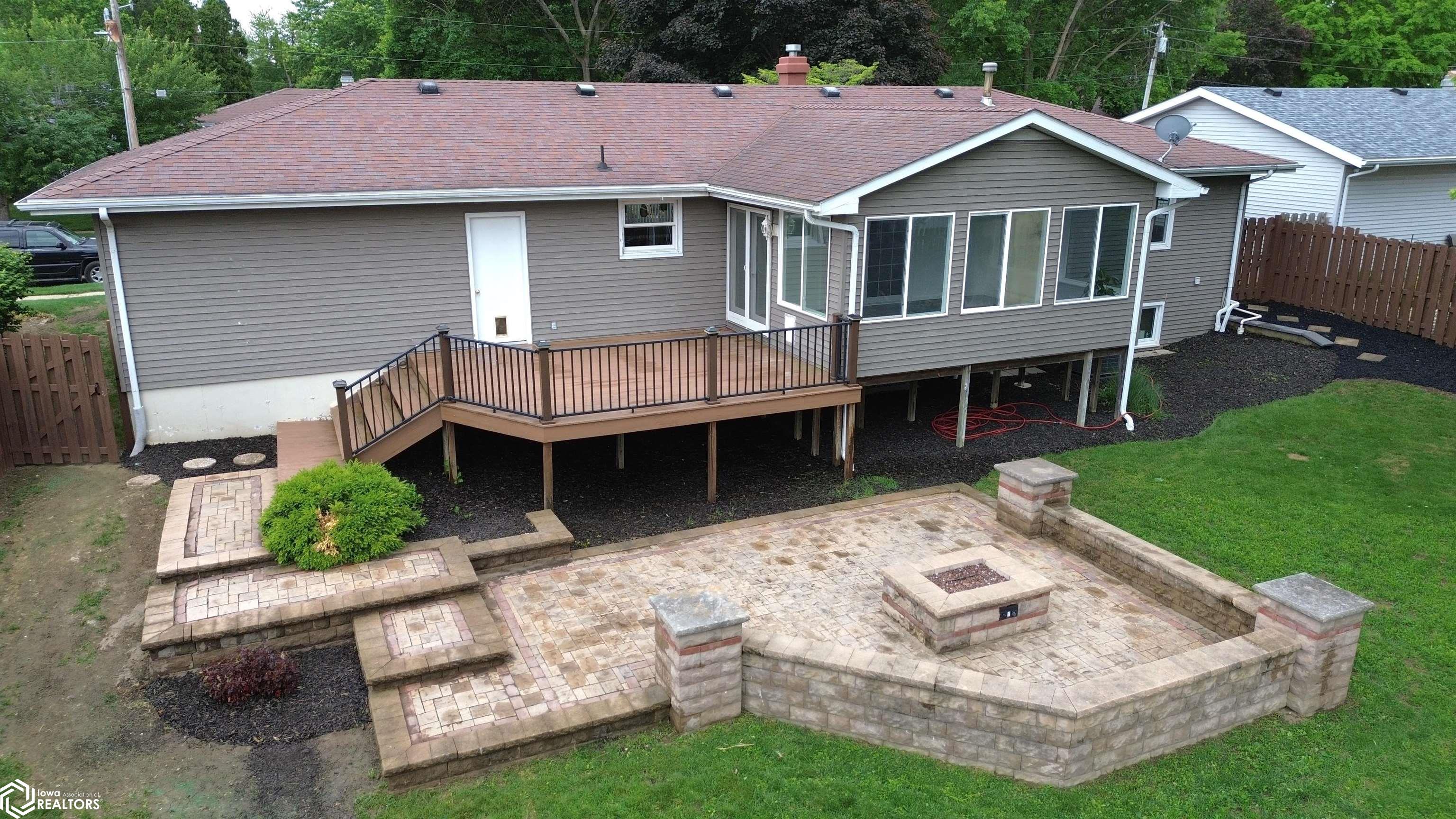 825 Randall Lane, Burlington, Iowa image 2