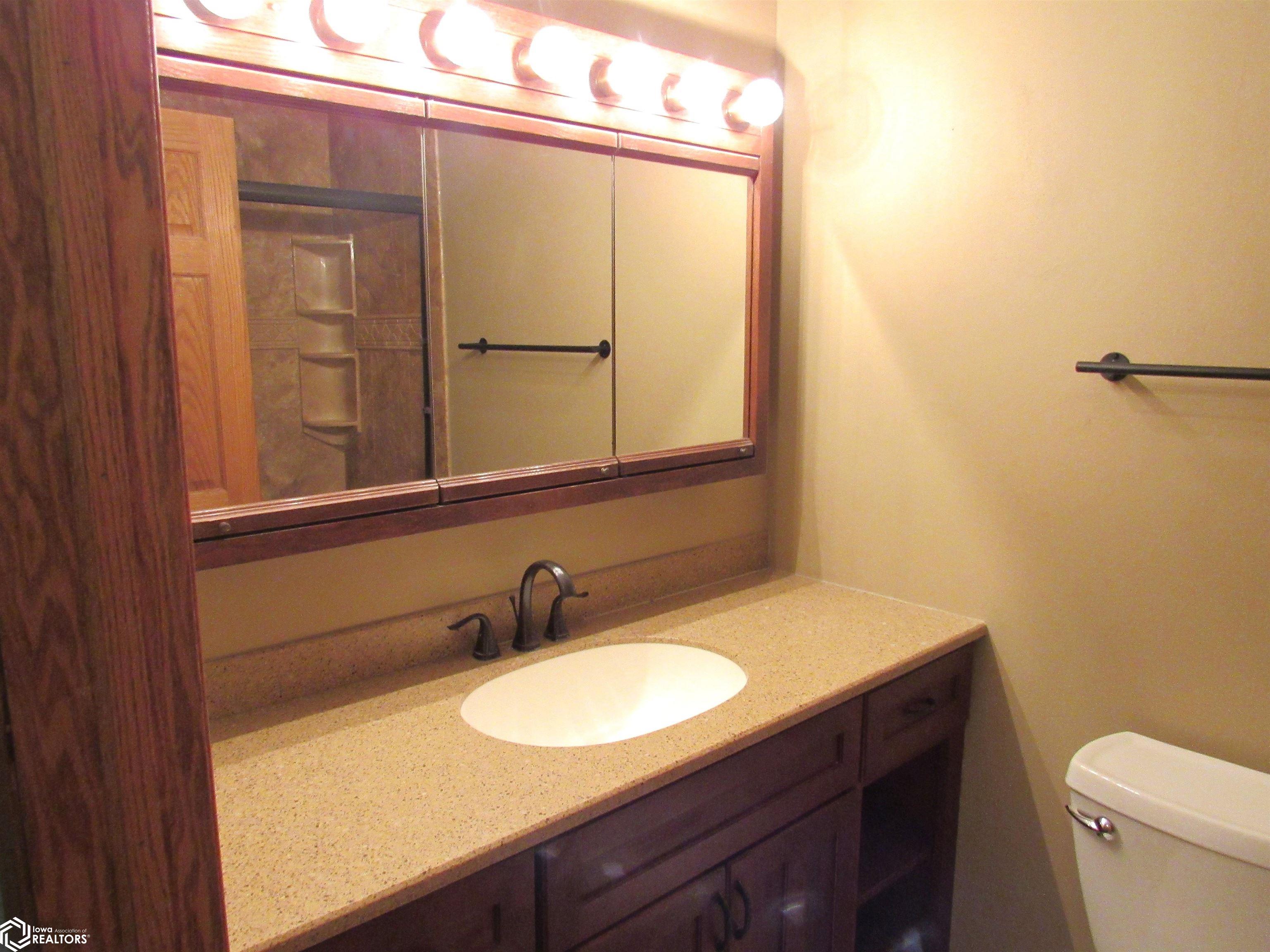 825 Randall Lane, Burlington, Iowa image 13