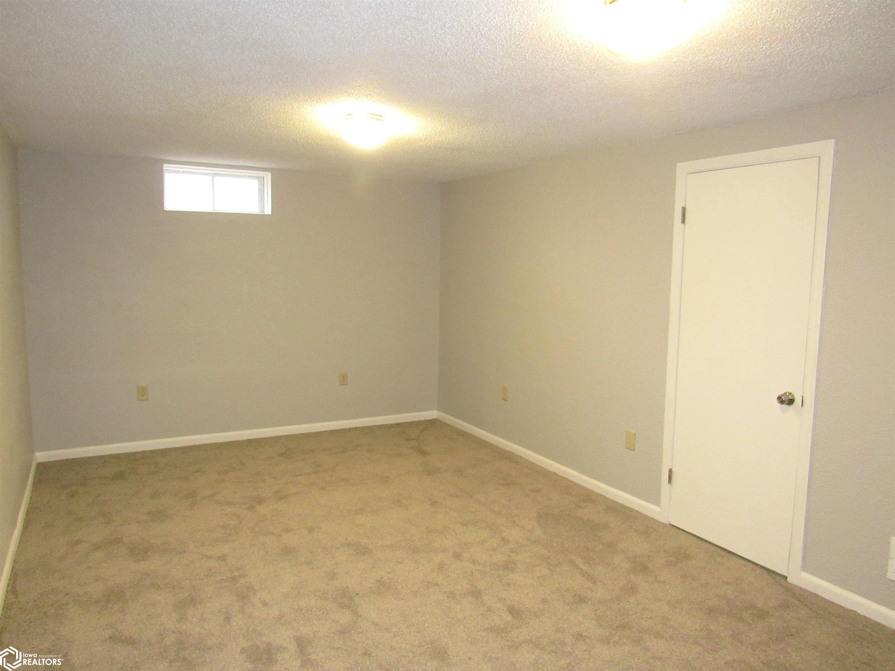 825 Randall Lane, Burlington, Iowa image 19