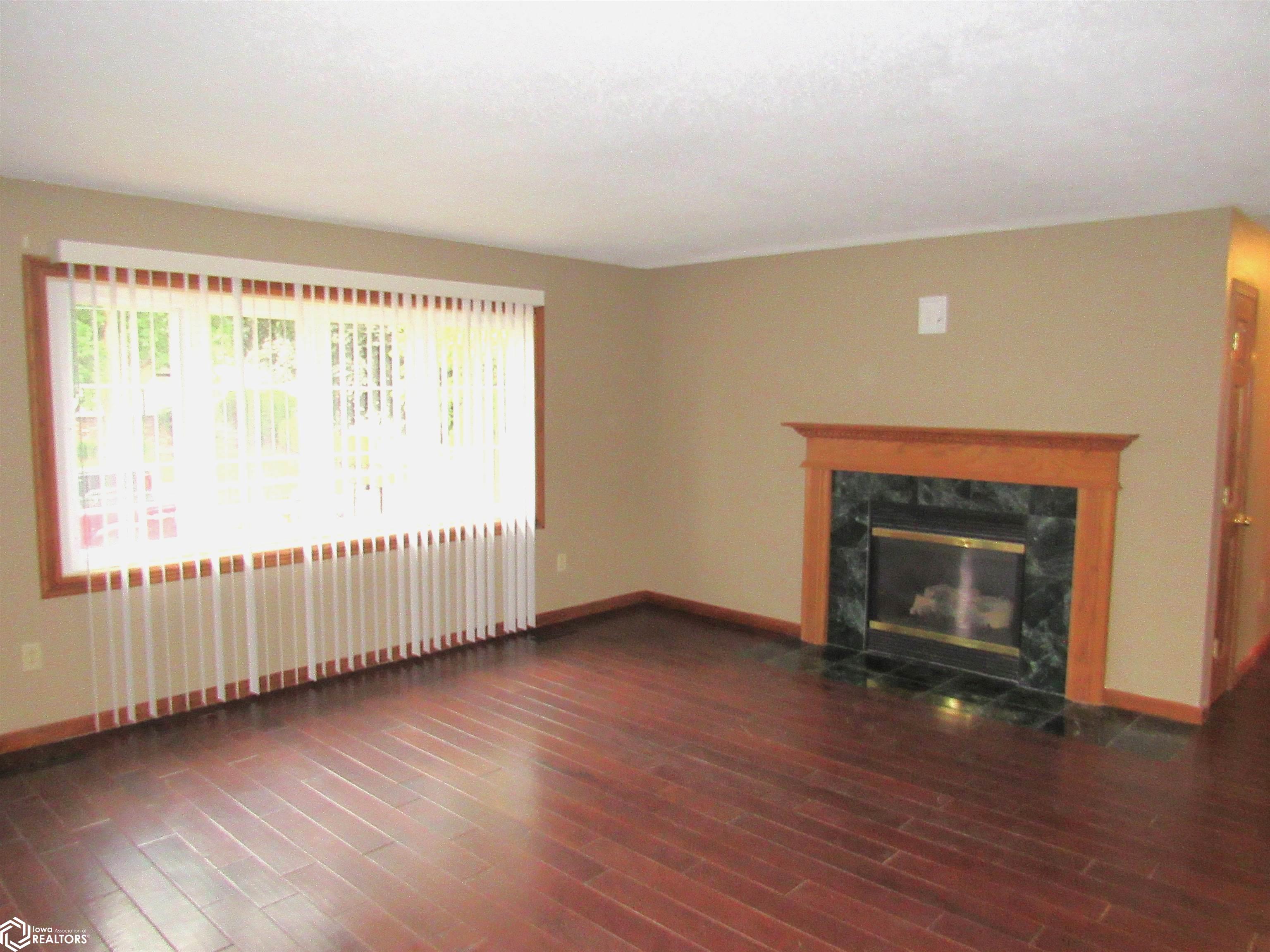 825 Randall Lane, Burlington, Iowa image 3