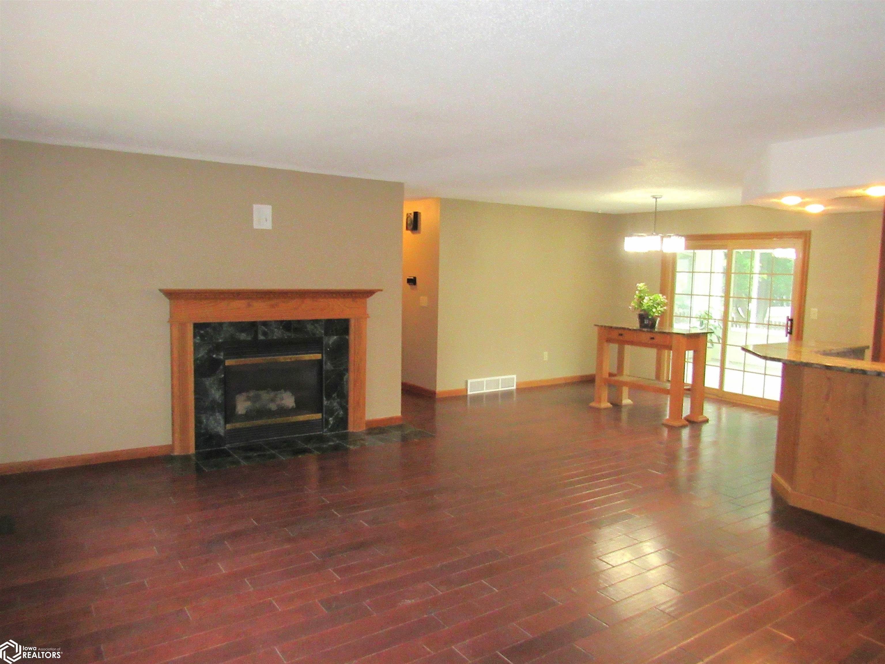 825 Randall Lane, Burlington, Iowa image 4