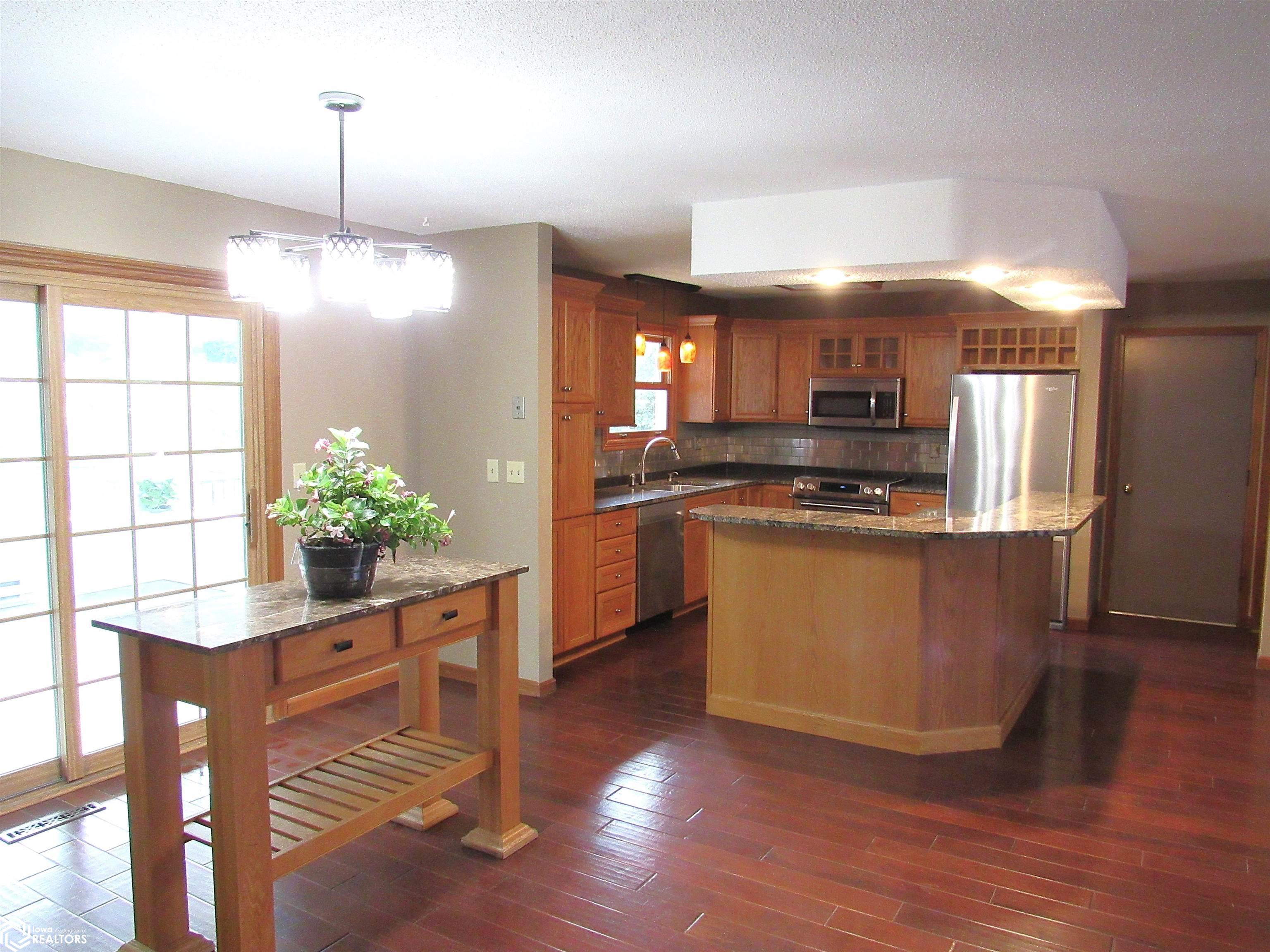 825 Randall Lane, Burlington, Iowa image 5
