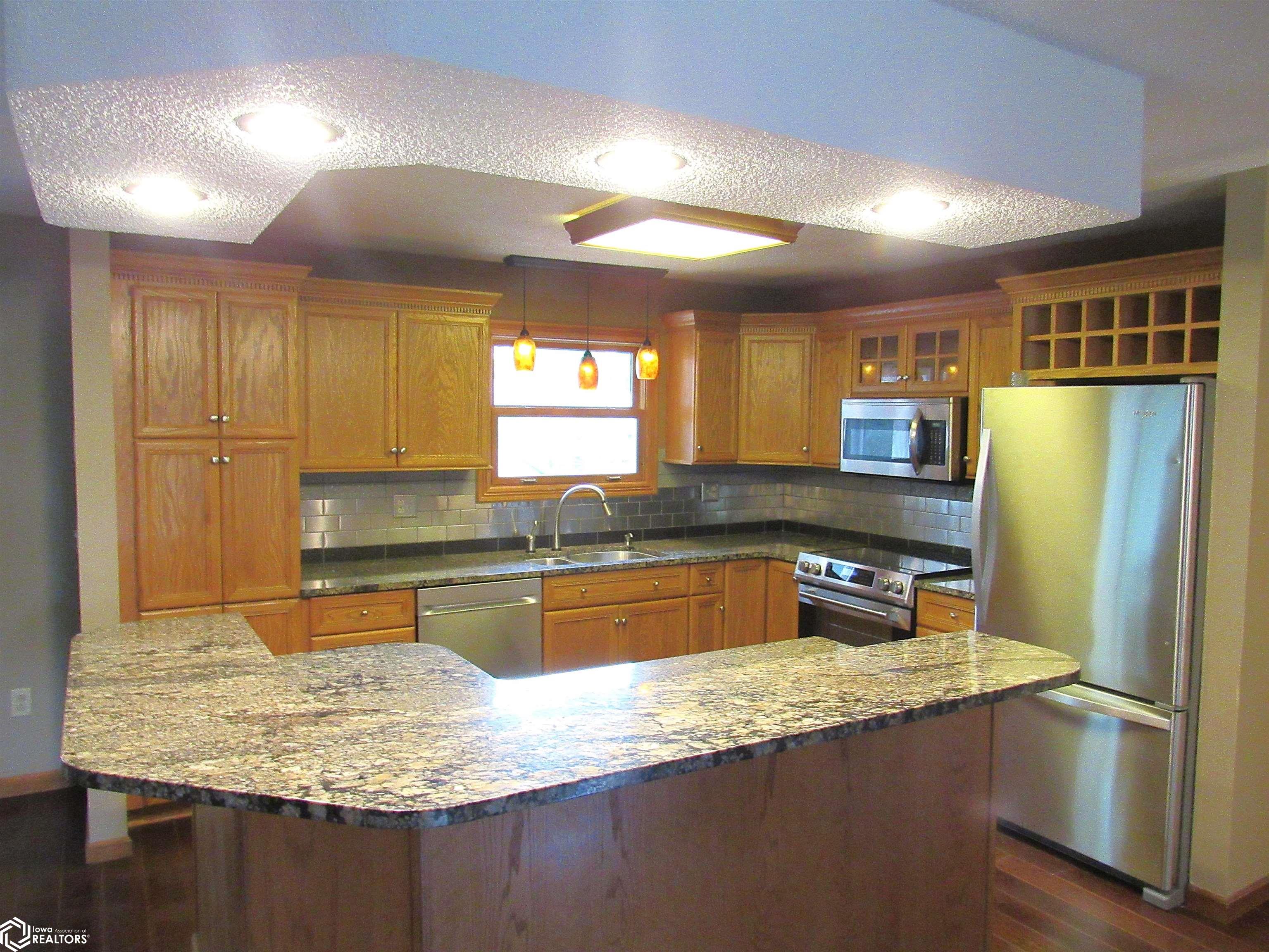 825 Randall Lane, Burlington, Iowa image 6