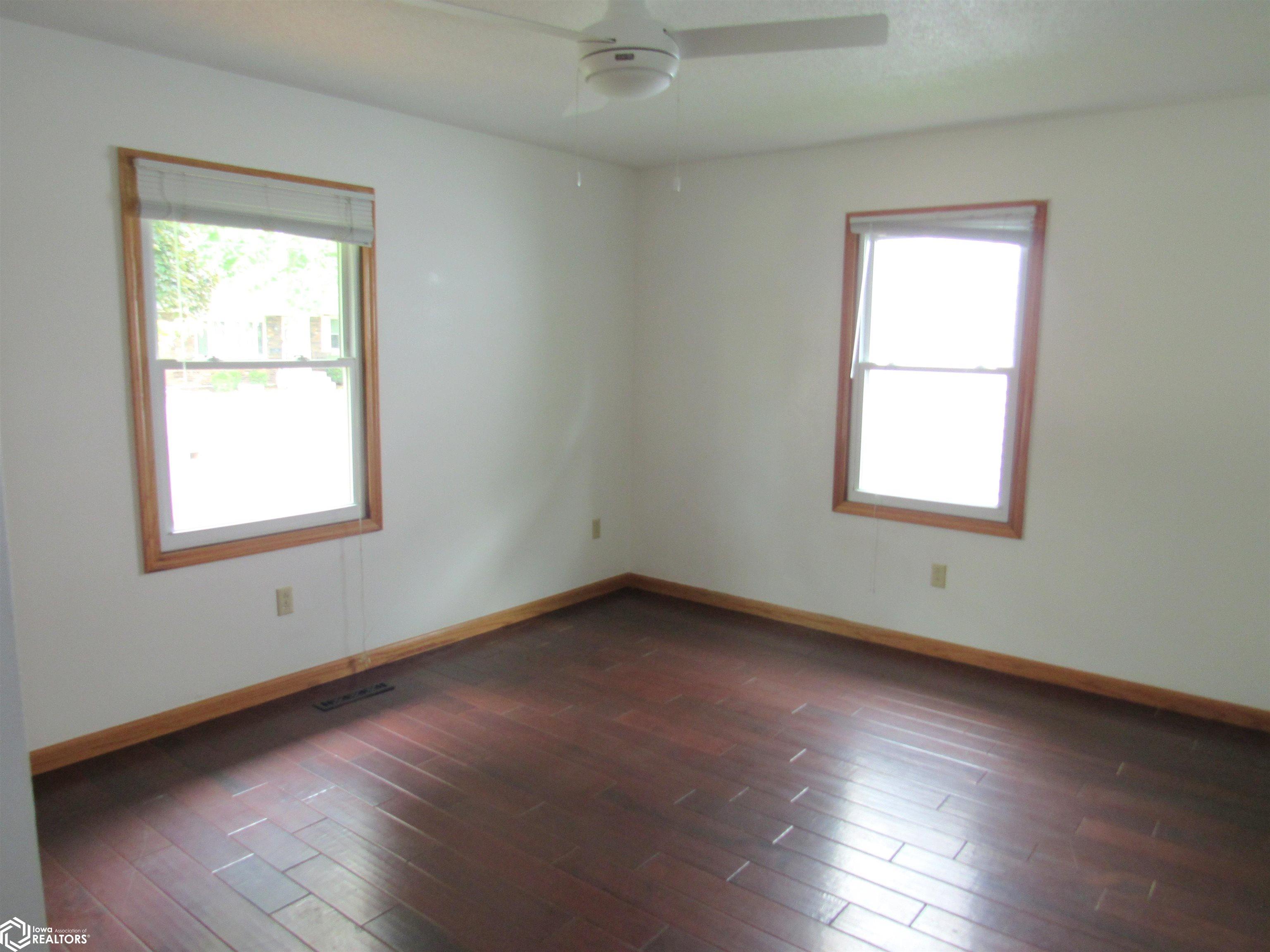 825 Randall Lane, Burlington, Iowa image 10