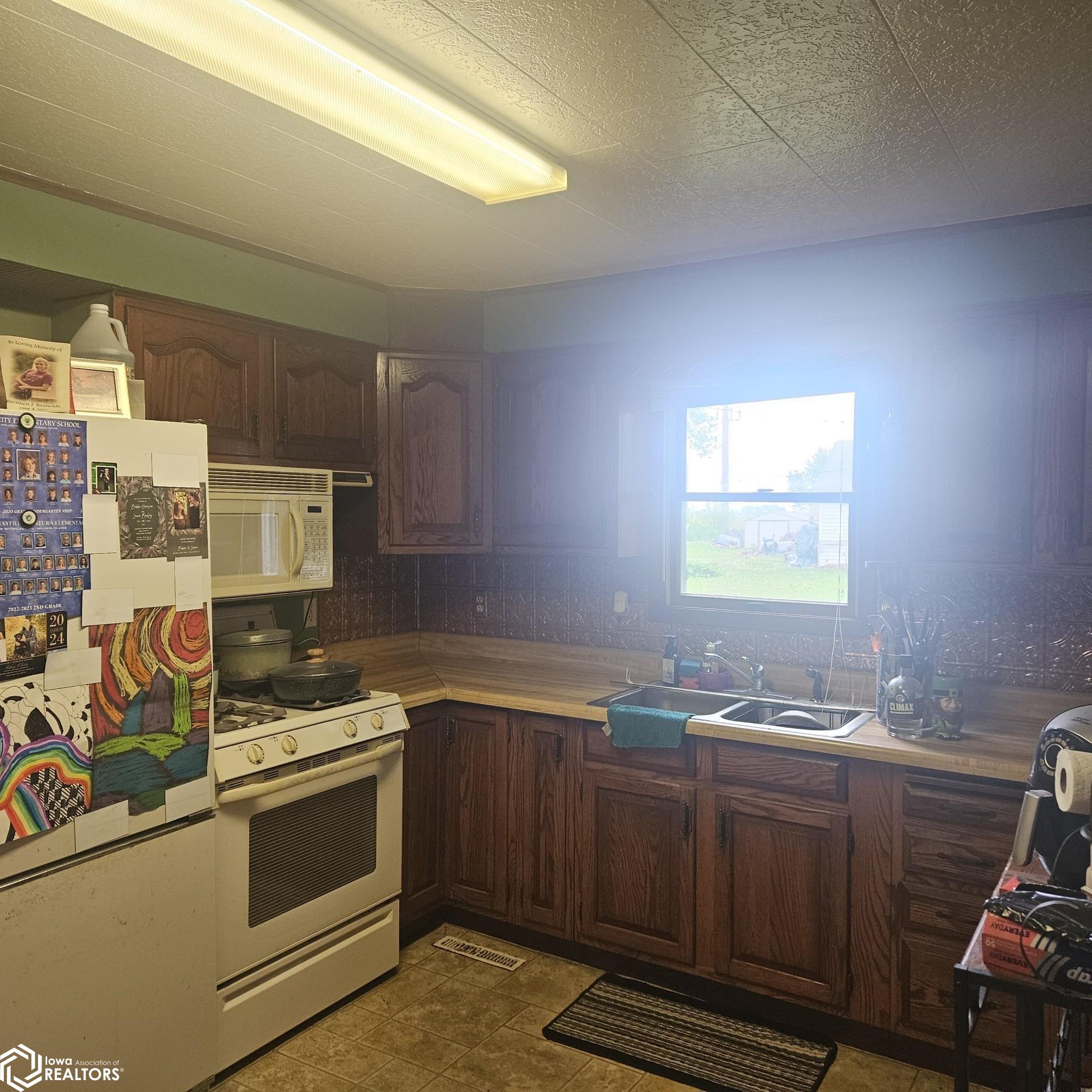 619 Main Avenue, Britt, Iowa image 3