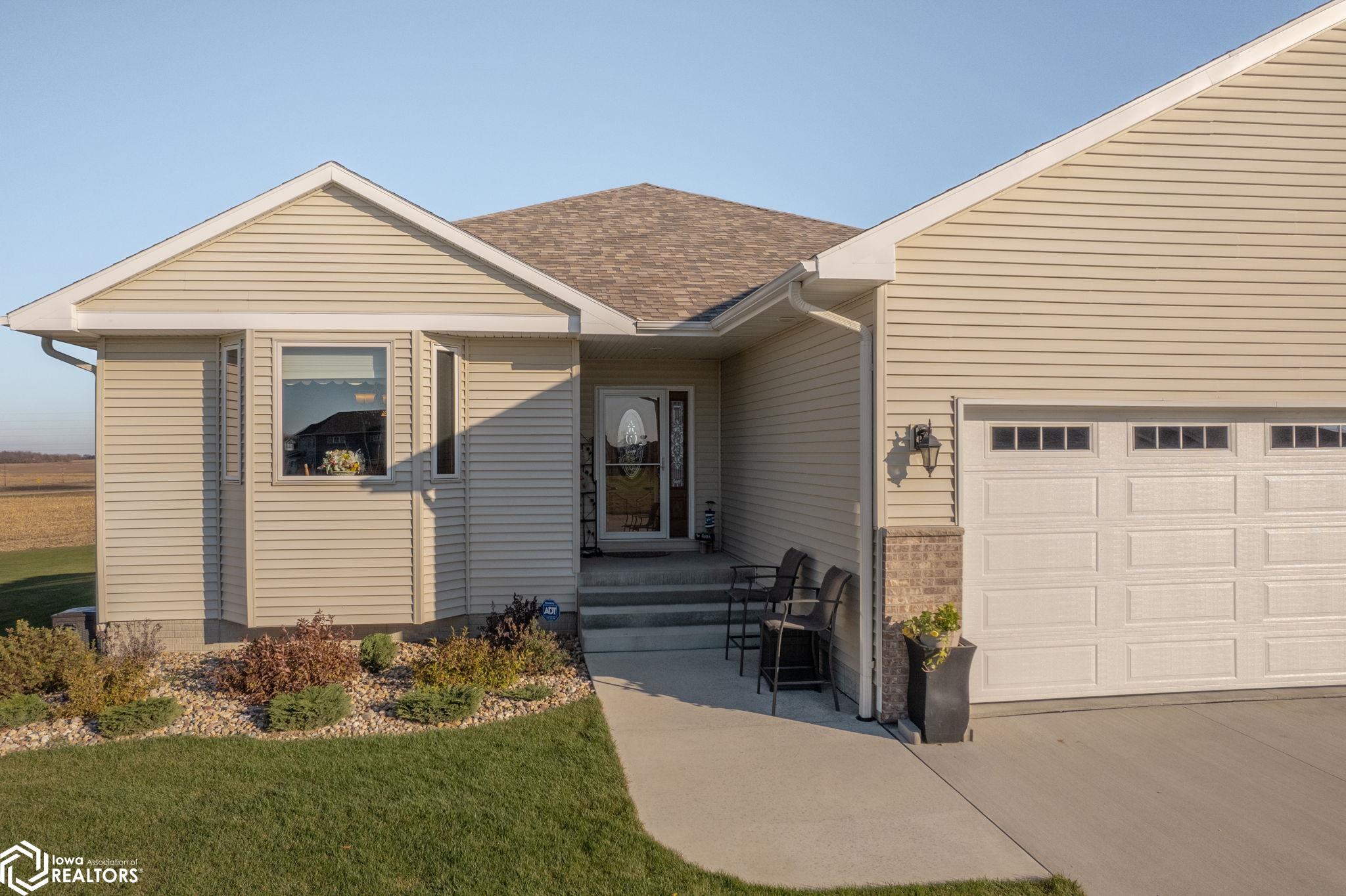 112 Coventry Court, Clear Lake, Iowa image 2