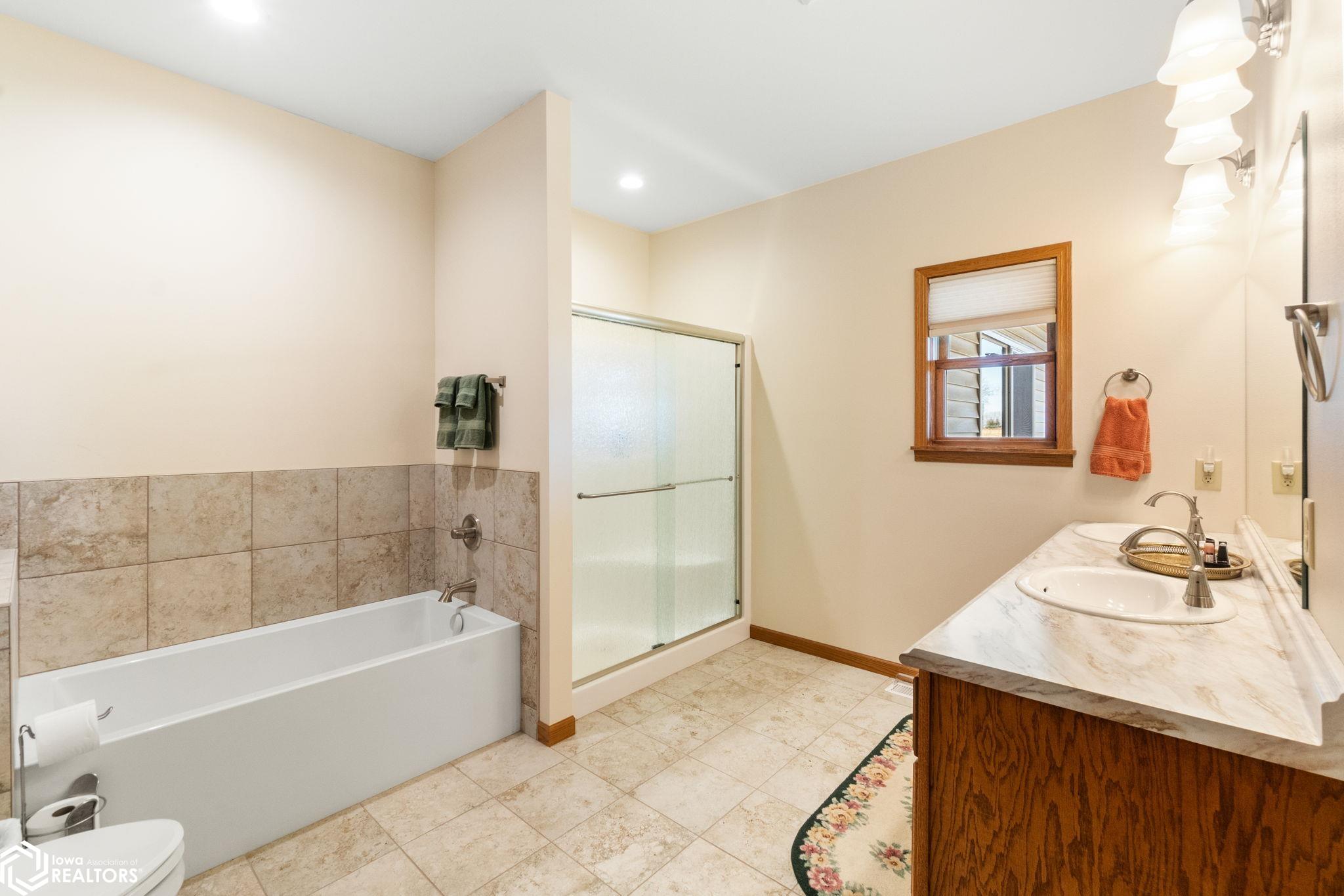 112 Coventry Court, Clear Lake, Iowa image 19
