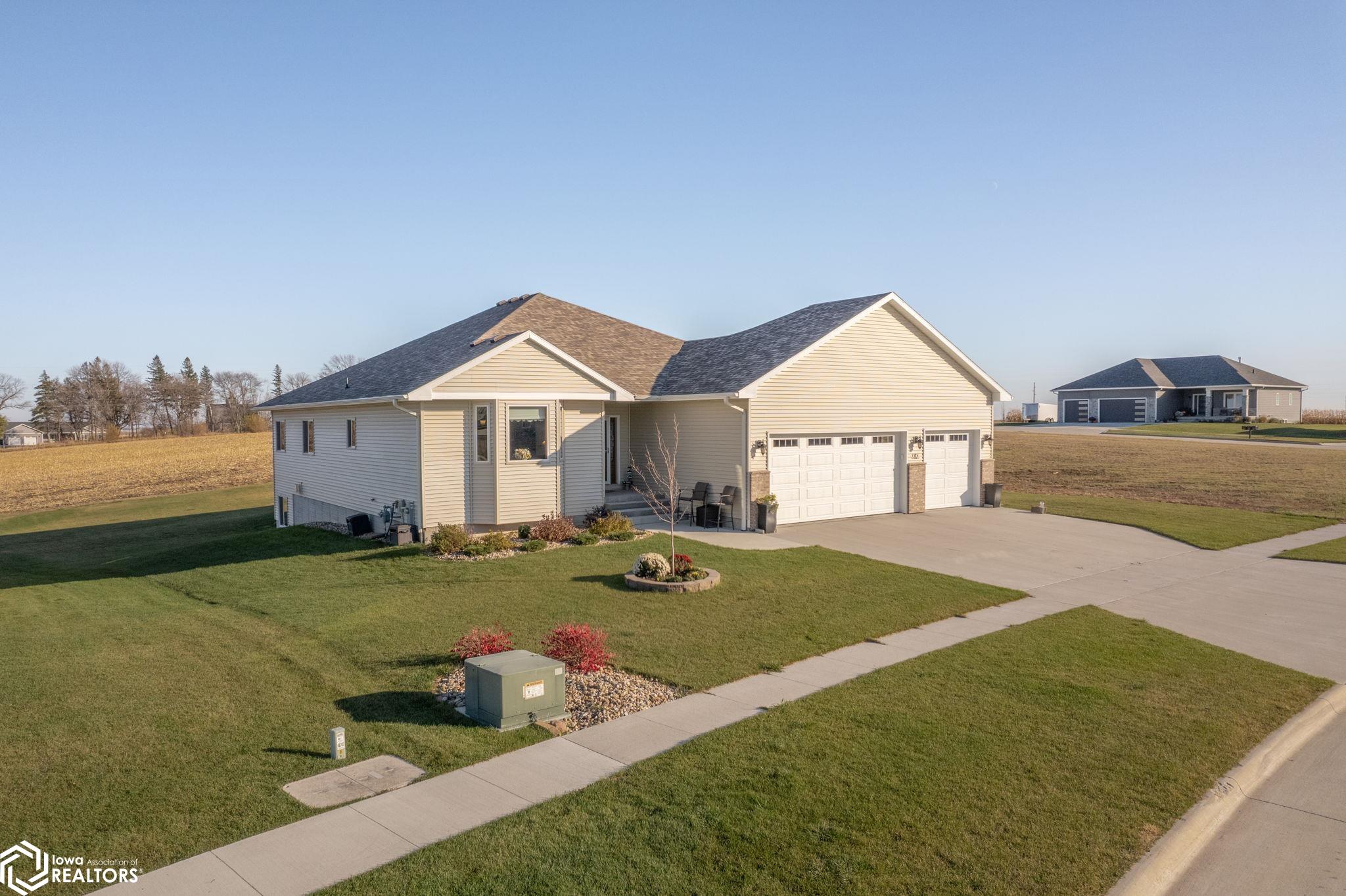 112 Coventry Court, Clear Lake, Iowa image 4