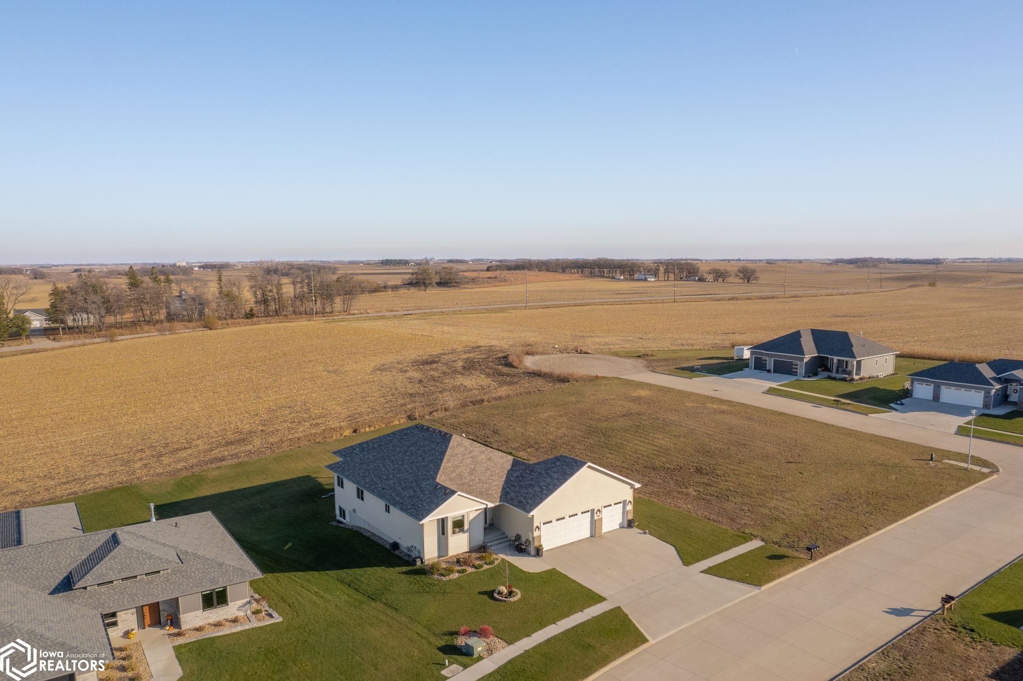 112 Coventry Court, Clear Lake, Iowa image 5