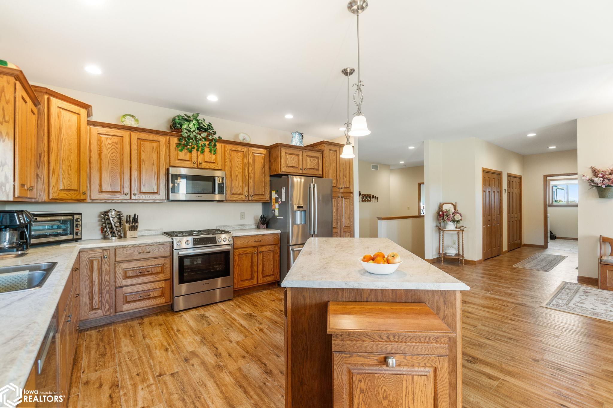 112 Coventry Court, Clear Lake, Iowa image 10