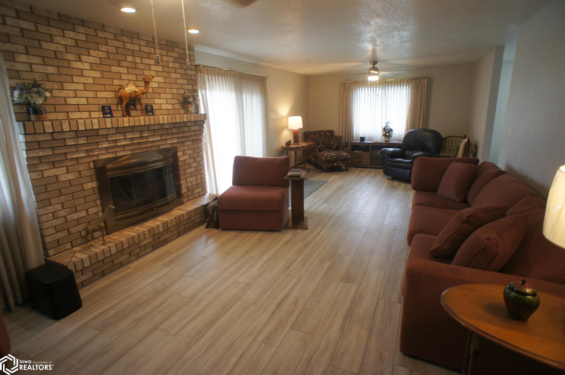 902 Fair Meadow Drive, Webster City, Iowa image 2