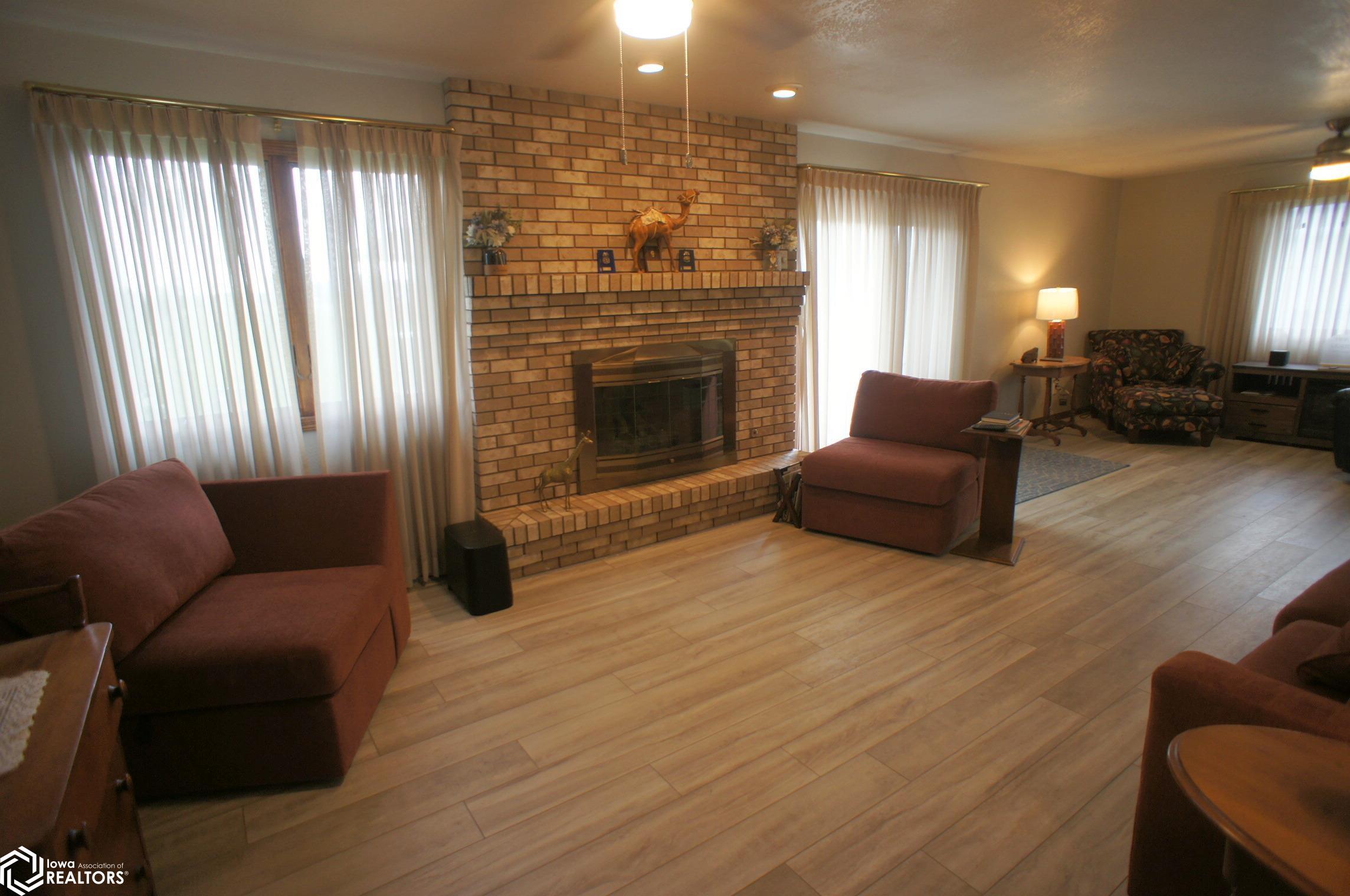 902 Fair Meadow Drive, Webster City, Iowa image 3