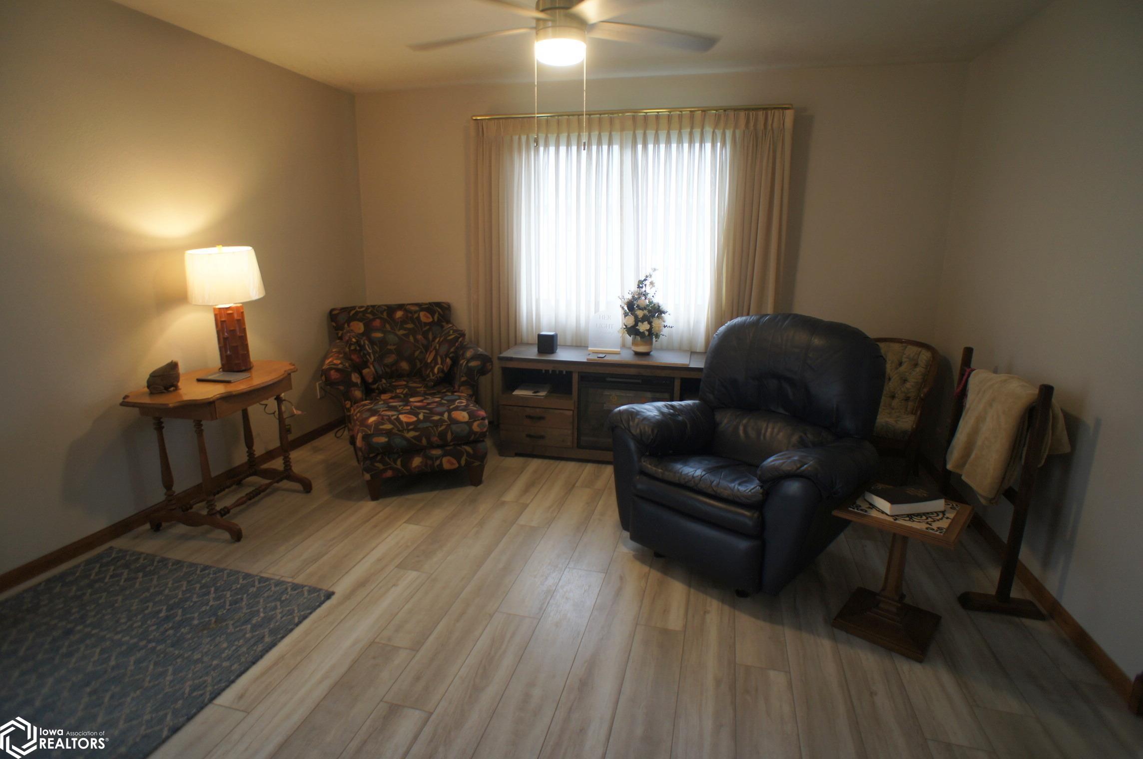 902 Fair Meadow Drive, Webster City, Iowa image 4