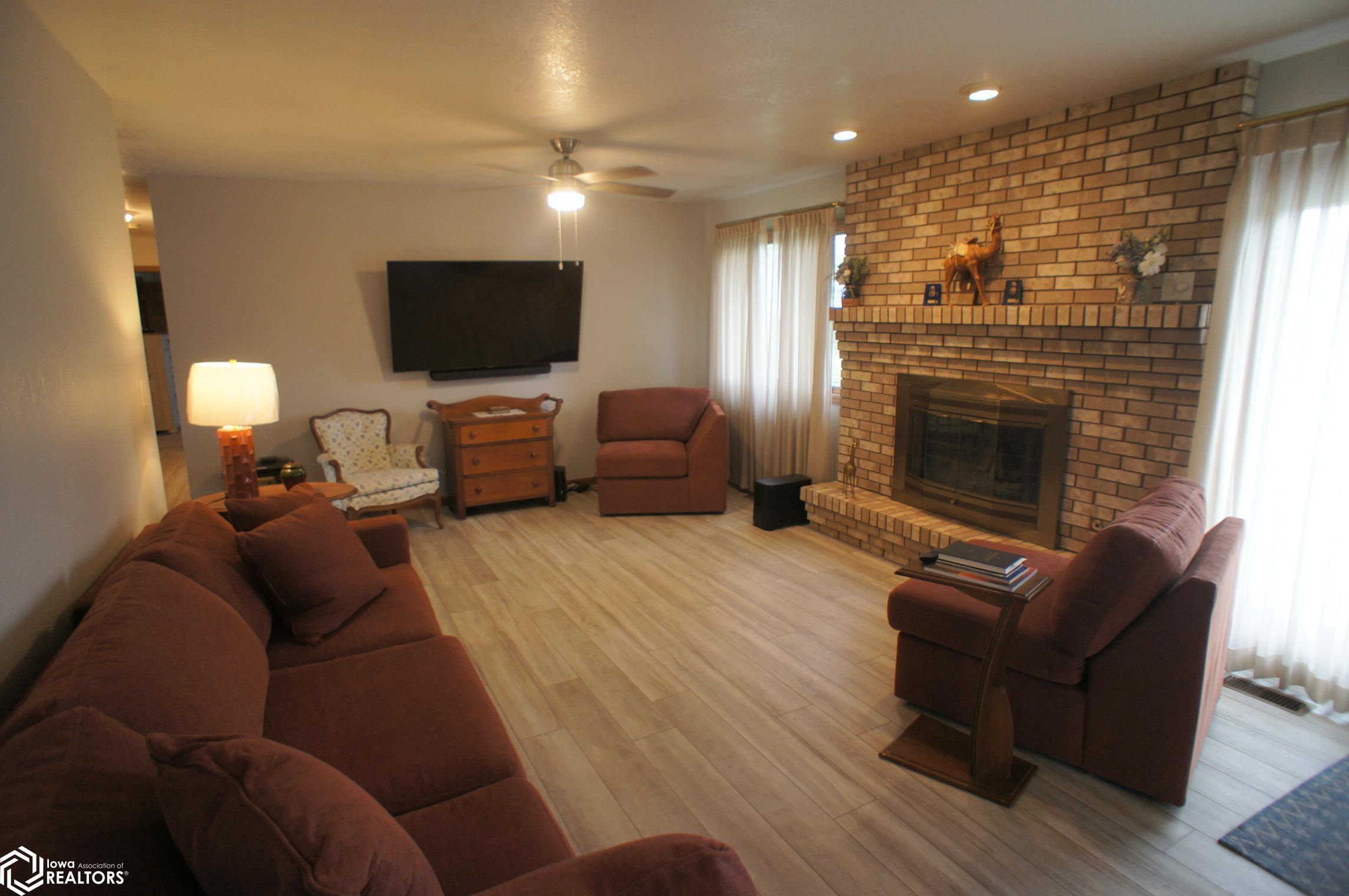 902 Fair Meadow Drive, Webster City, Iowa image 5