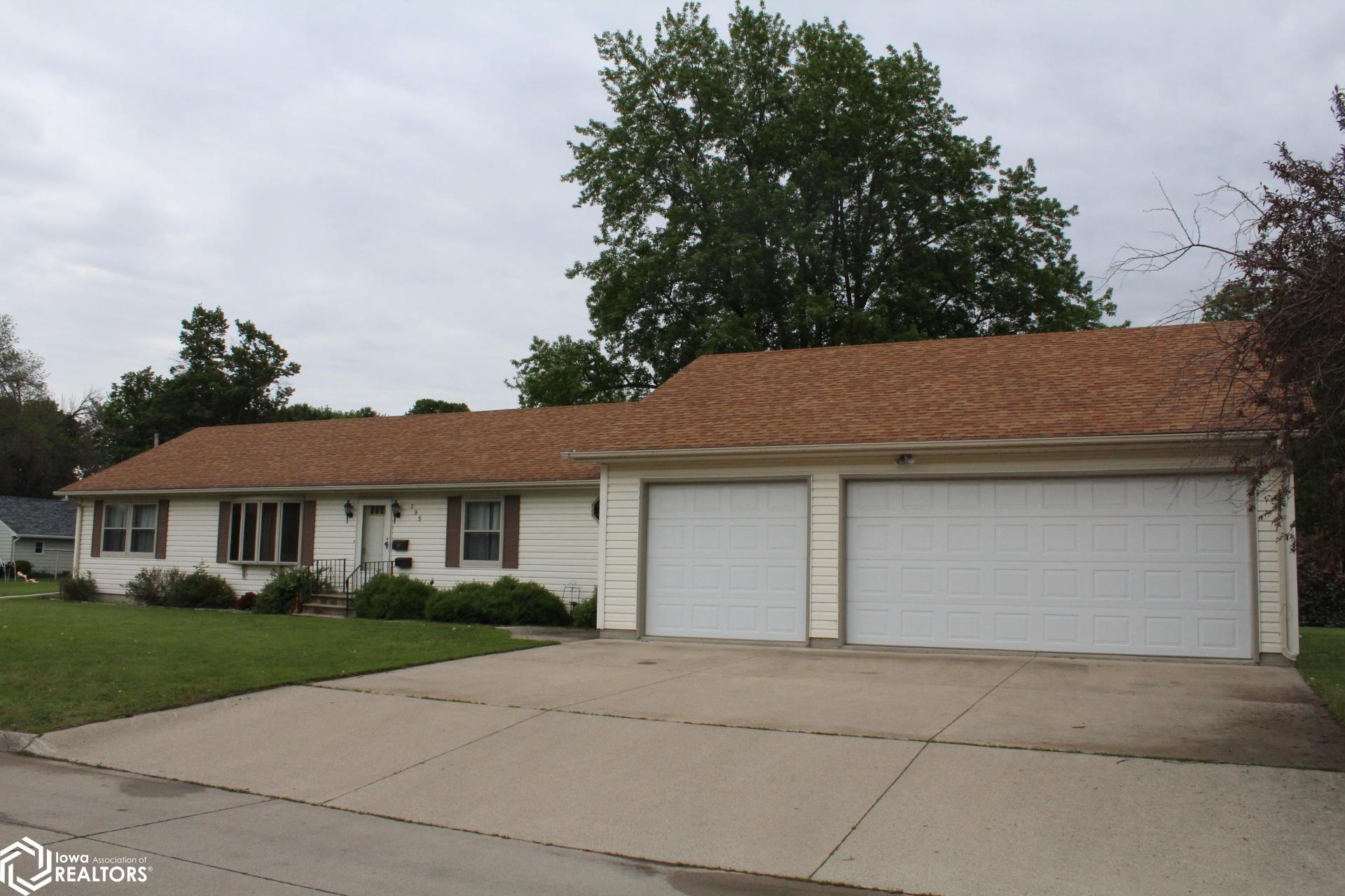 795 Blackstone Drive, Garner, Iowa image 2