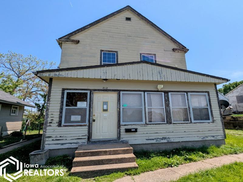 212 S 8th Street, Burlington, Iowa image 1