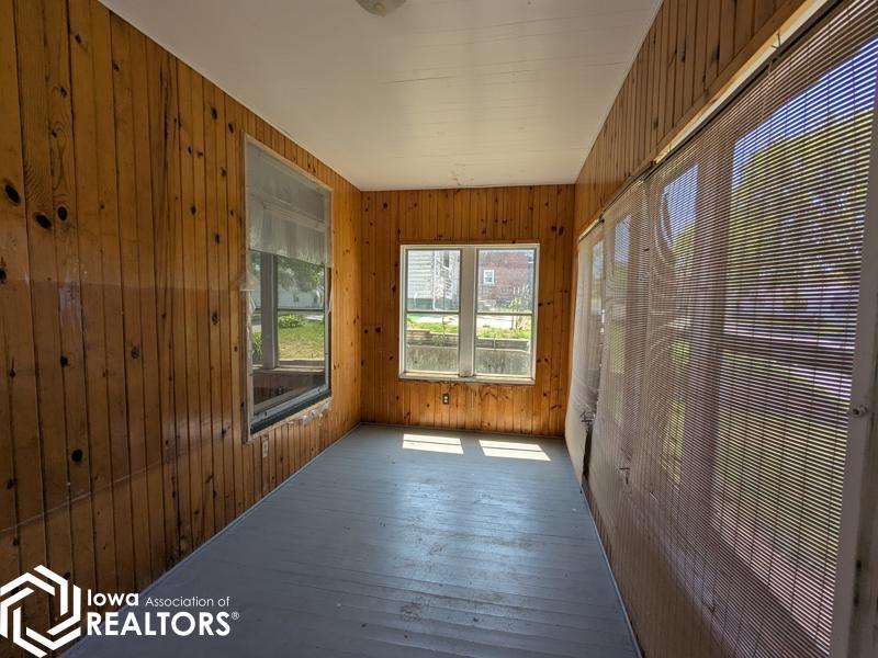 212 S 8th Street, Burlington, Iowa image 2