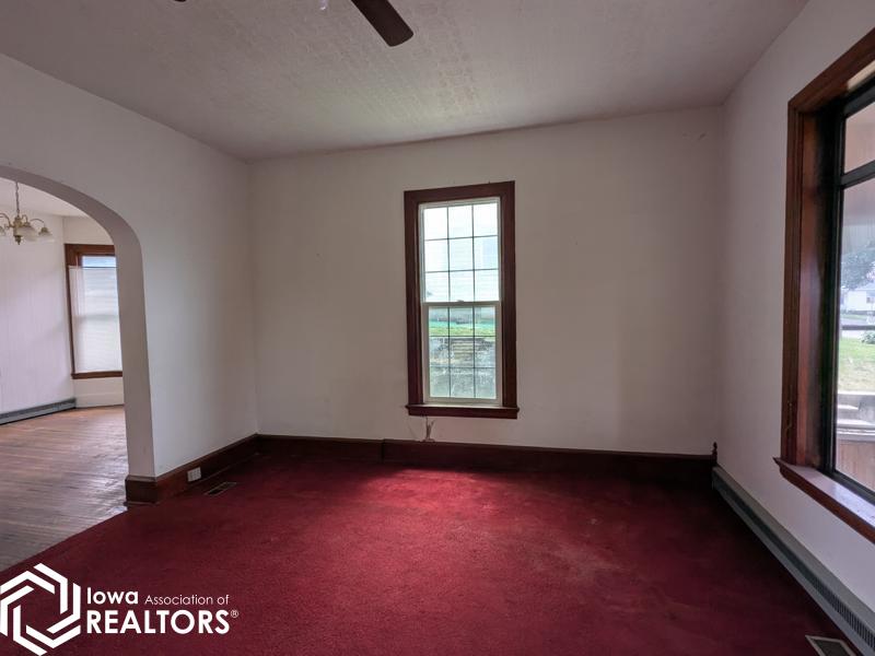 212 S 8th Street, Burlington, Iowa image 3