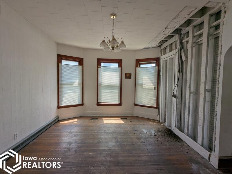 212 S 8th Street, Burlington, Iowa image 4