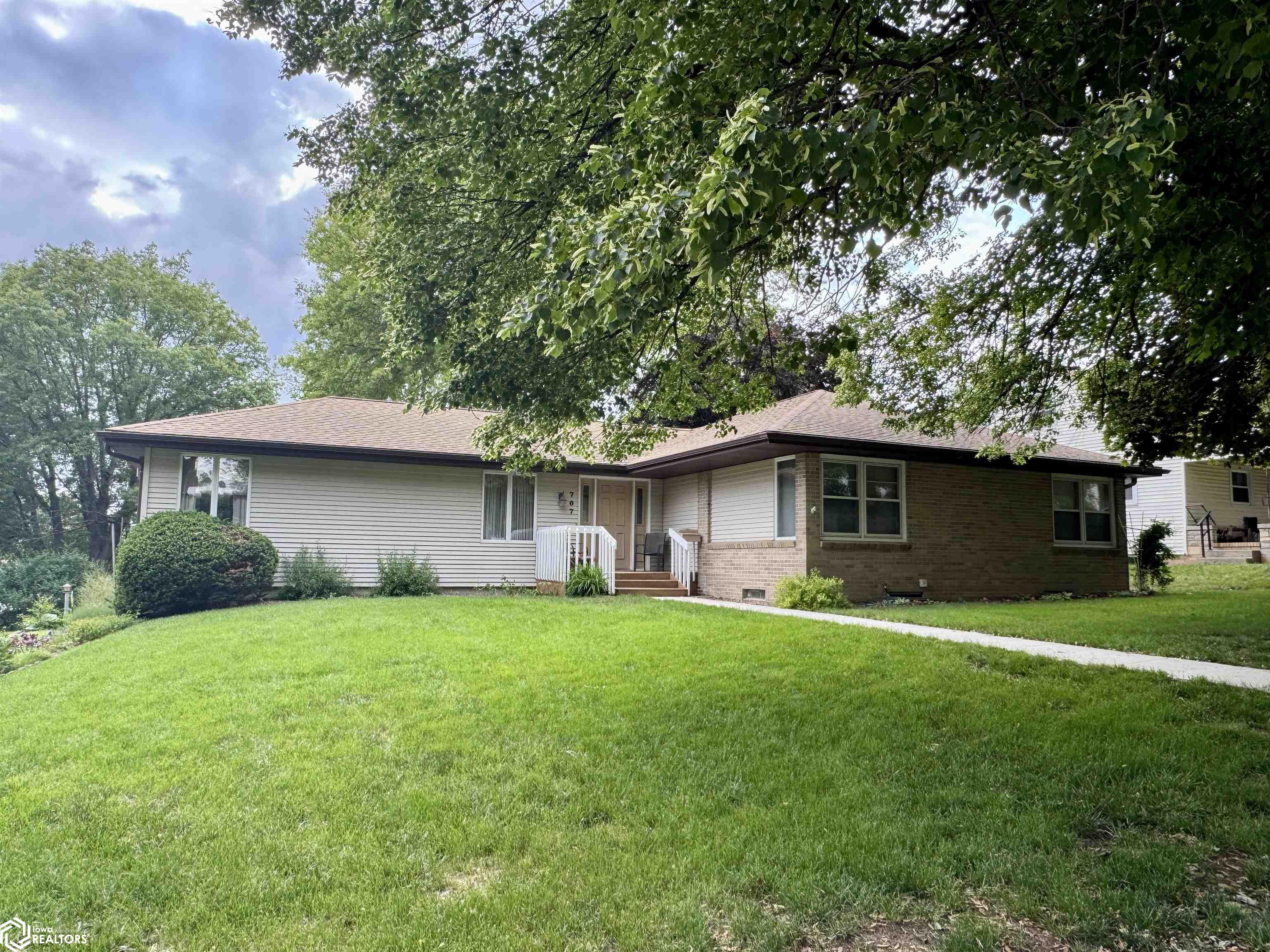 707 E Division Street, Audubon, Iowa image 1