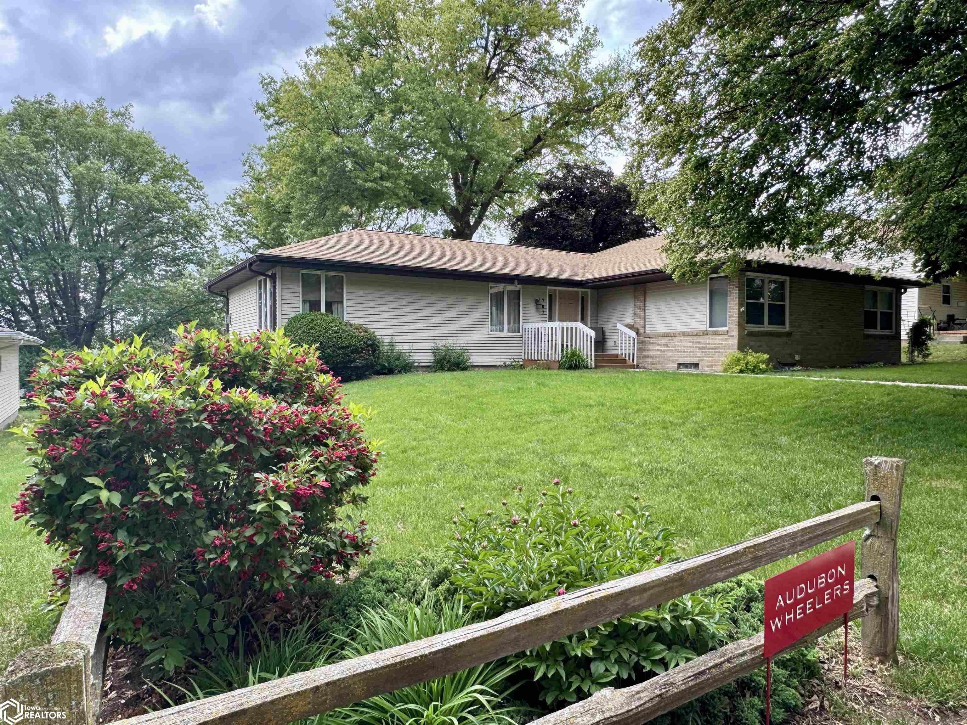 707 E Division Street, Audubon, Iowa image 2