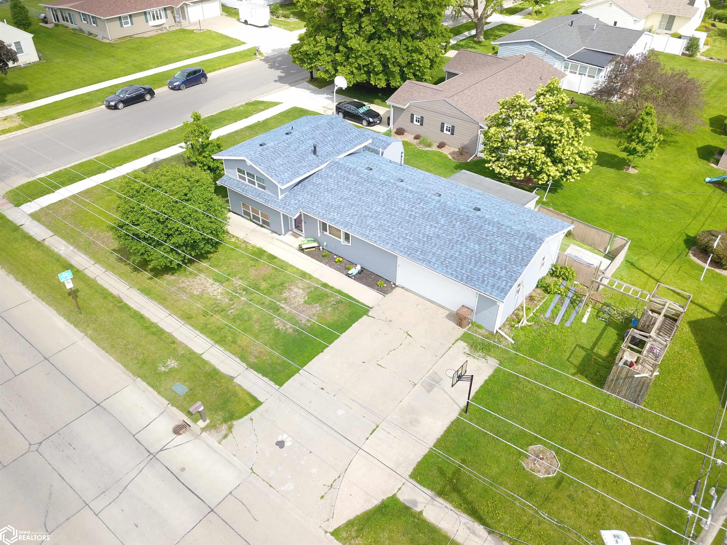 407 11th Avenue, Grinnell, Iowa image 2