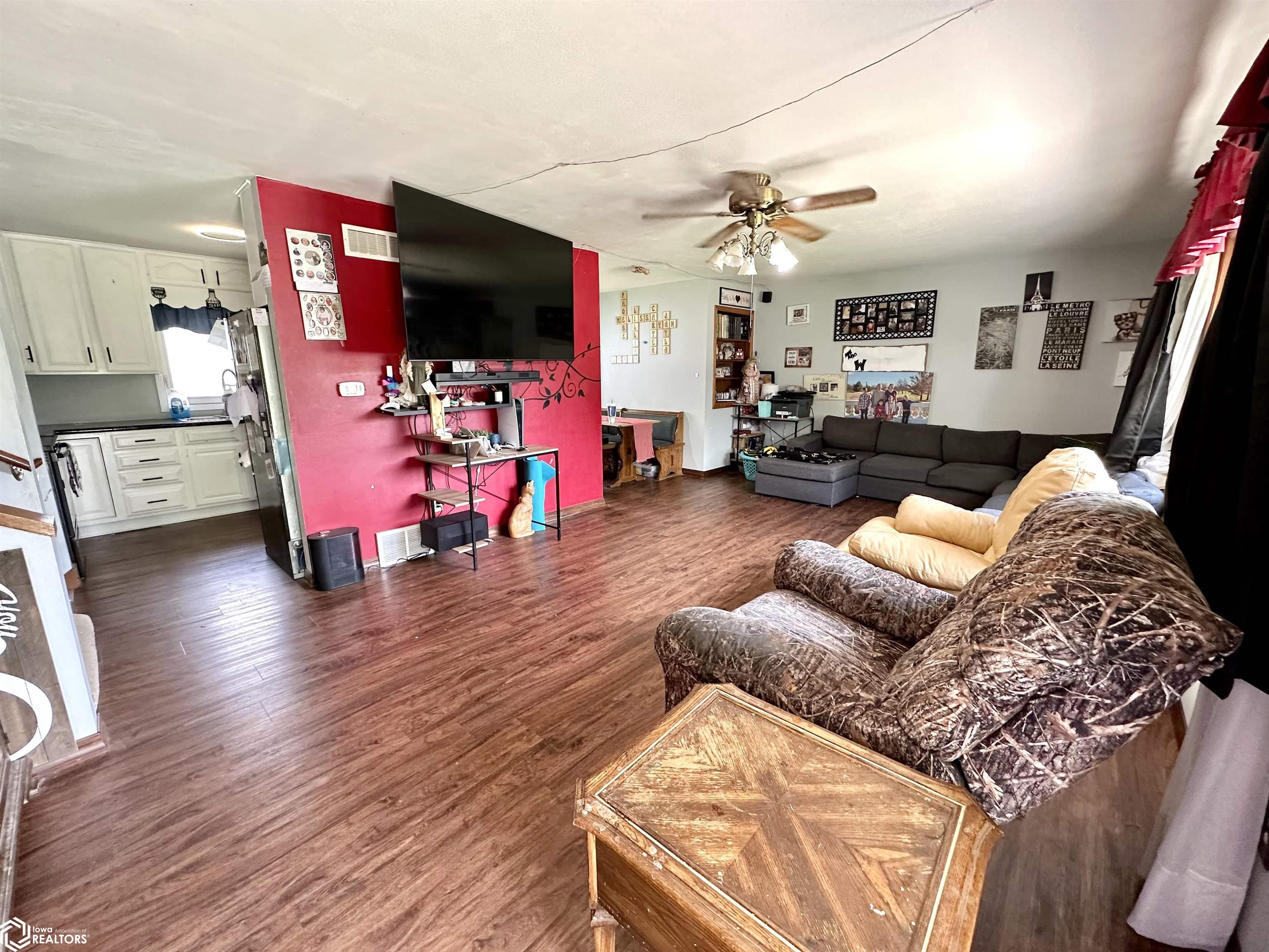 407 11th Avenue, Grinnell, Iowa image 3