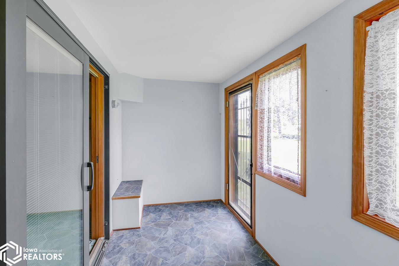 2403 Picard Drive, Tracy, Iowa image 15