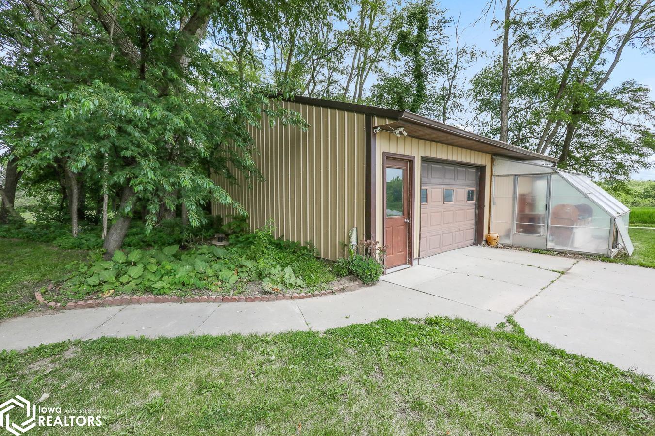 2403 Picard Drive, Tracy, Iowa image 16