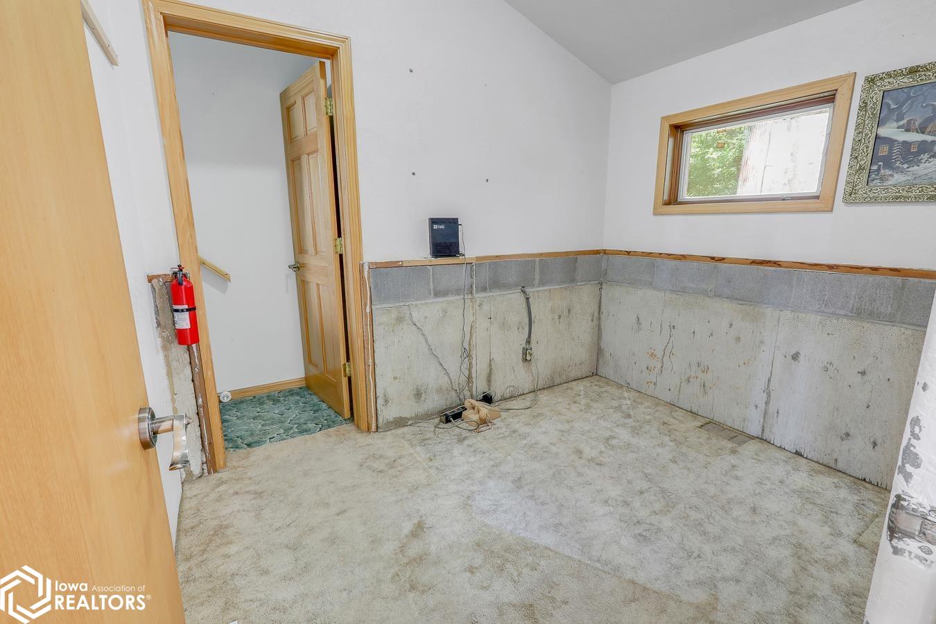 2403 Picard Drive, Tracy, Iowa image 10