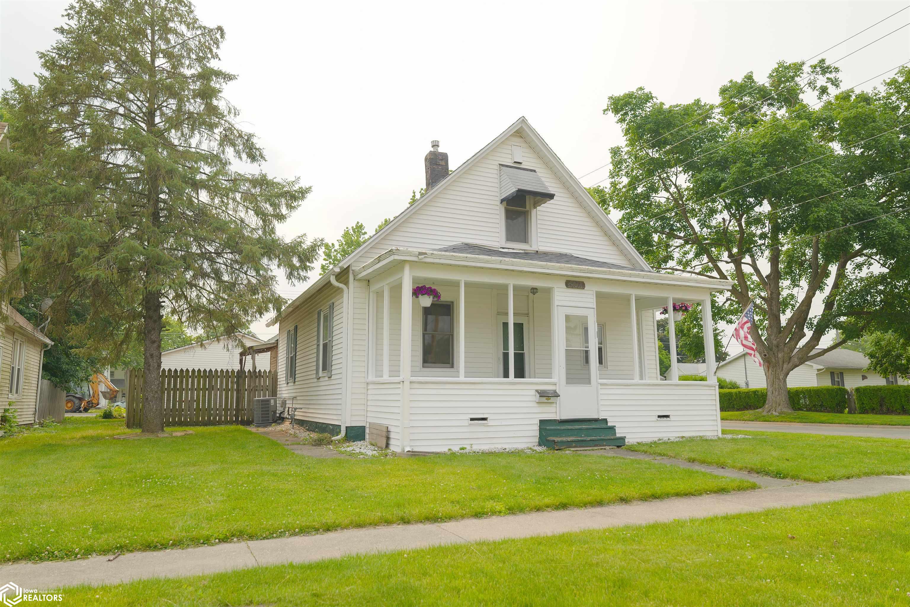 401 Broadway Street, West Burlington, Iowa image 2