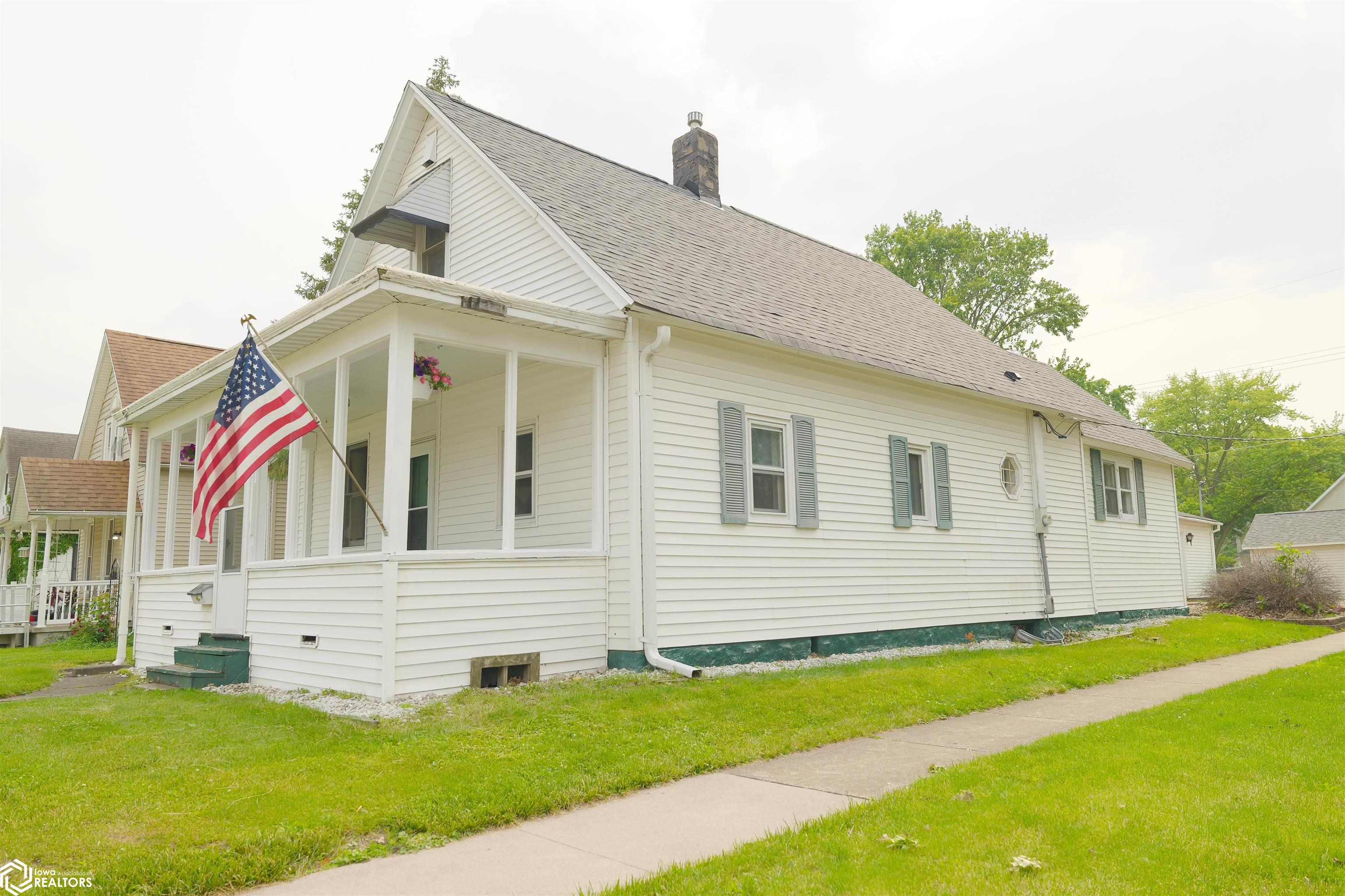 401 Broadway Street, West Burlington, Iowa image 3