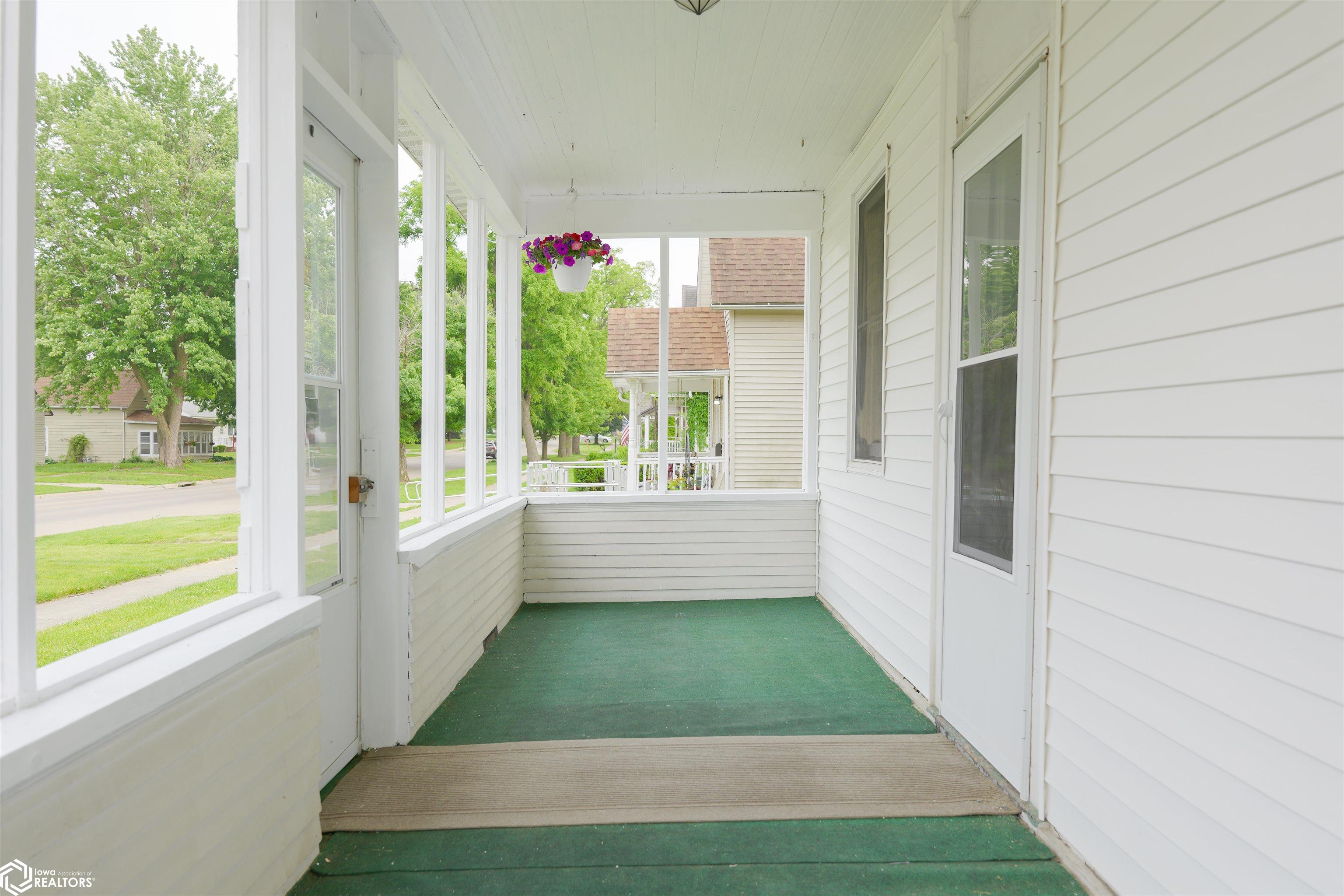 401 Broadway Street, West Burlington, Iowa image 4
