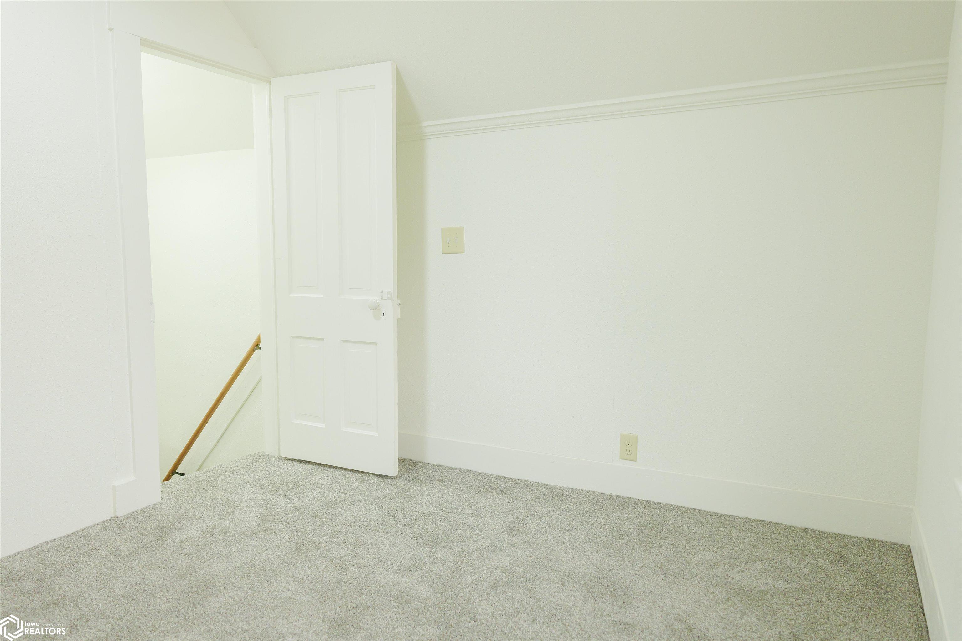 401 Broadway Street, West Burlington, Iowa image 34