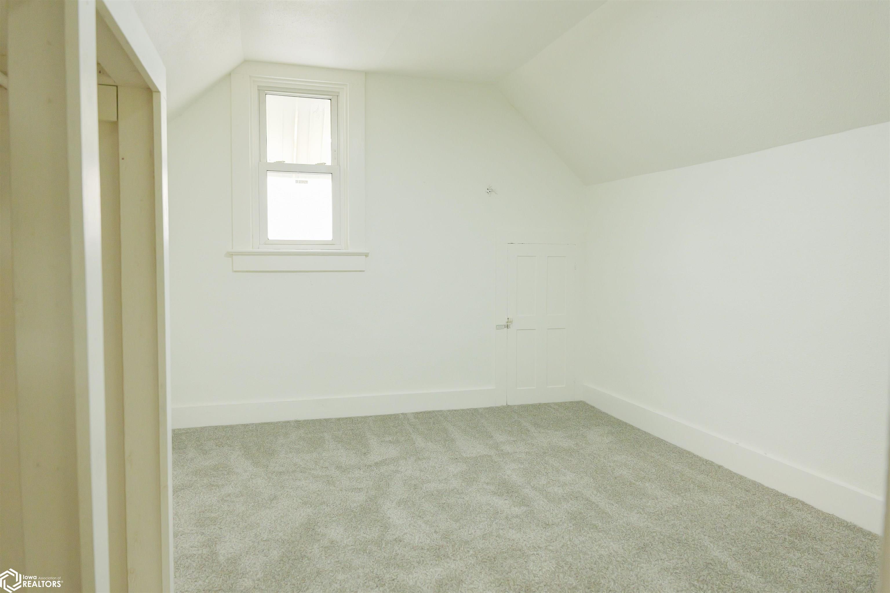 401 Broadway Street, West Burlington, Iowa image 37