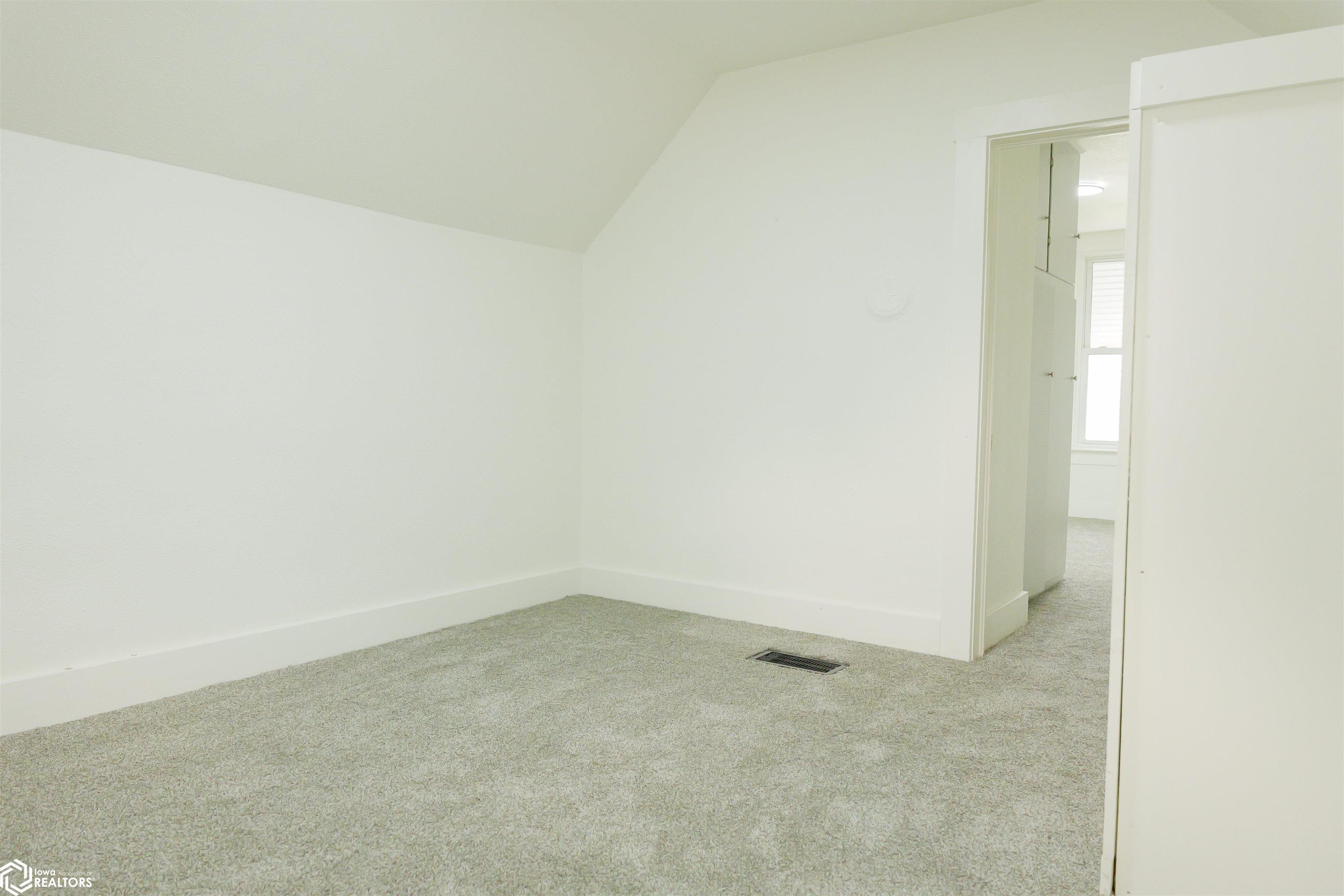 401 Broadway Street, West Burlington, Iowa image 39