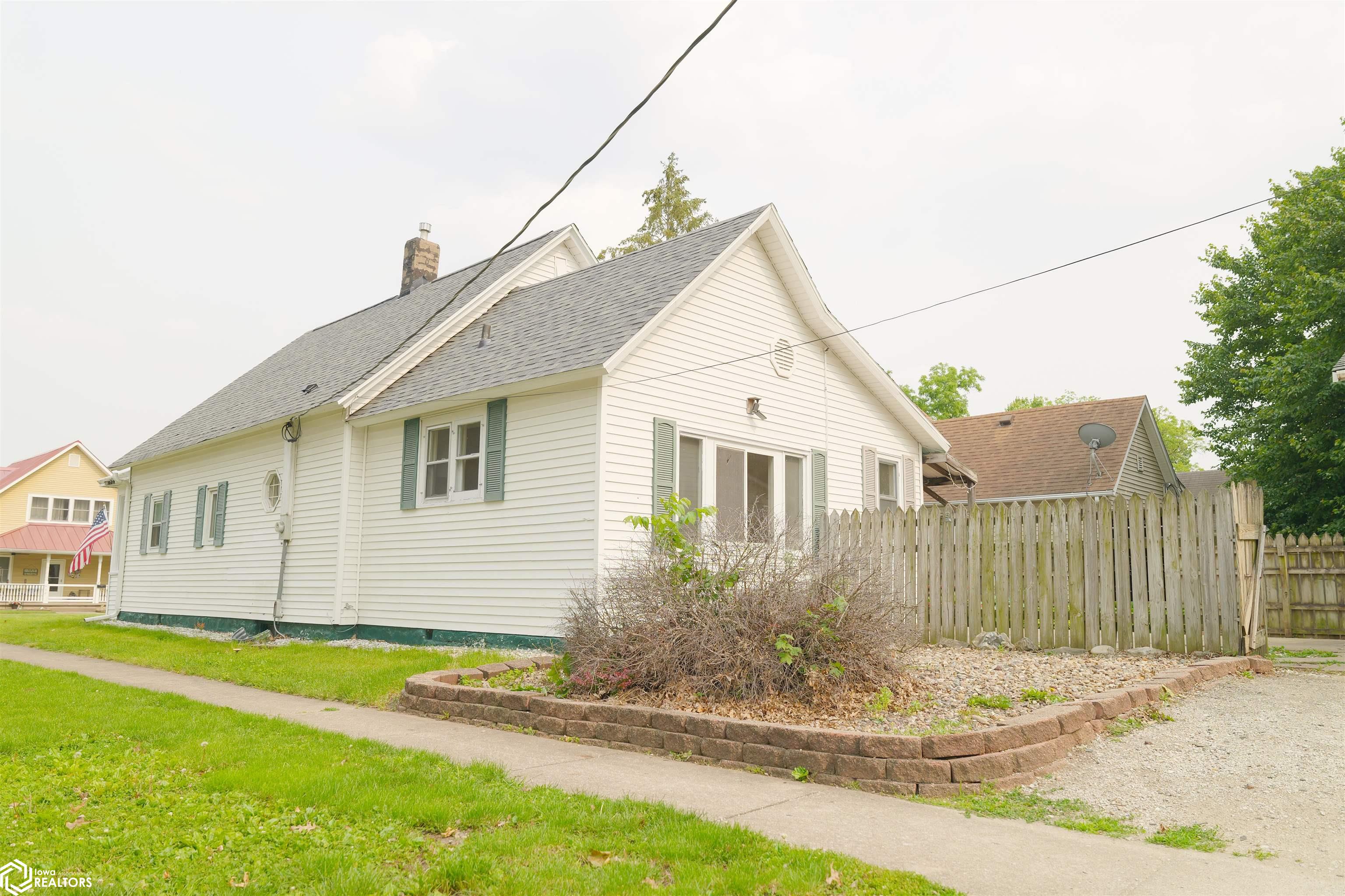 401 Broadway Street, West Burlington, Iowa image 6