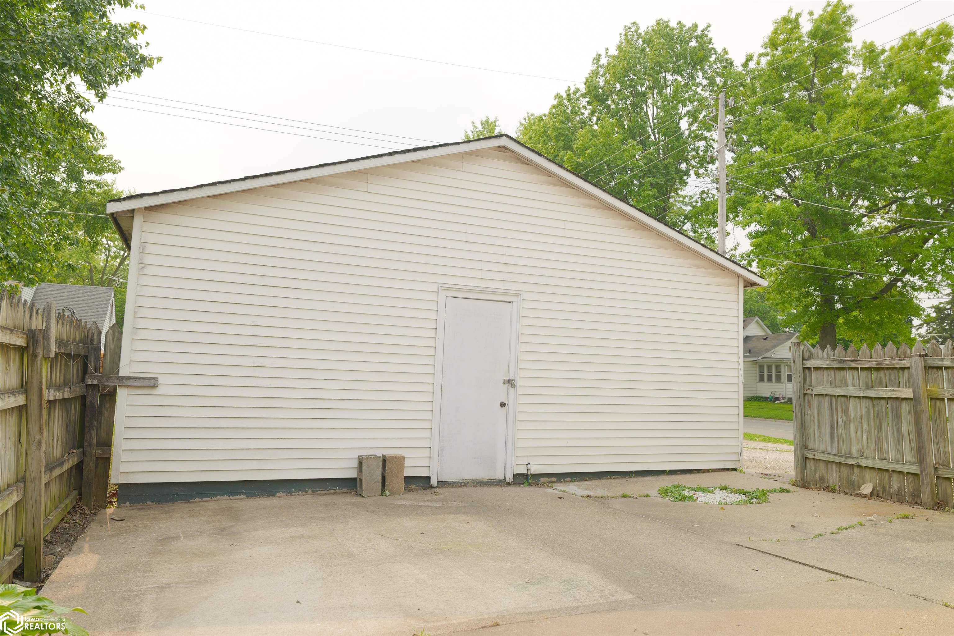 401 Broadway Street, West Burlington, Iowa image 9
