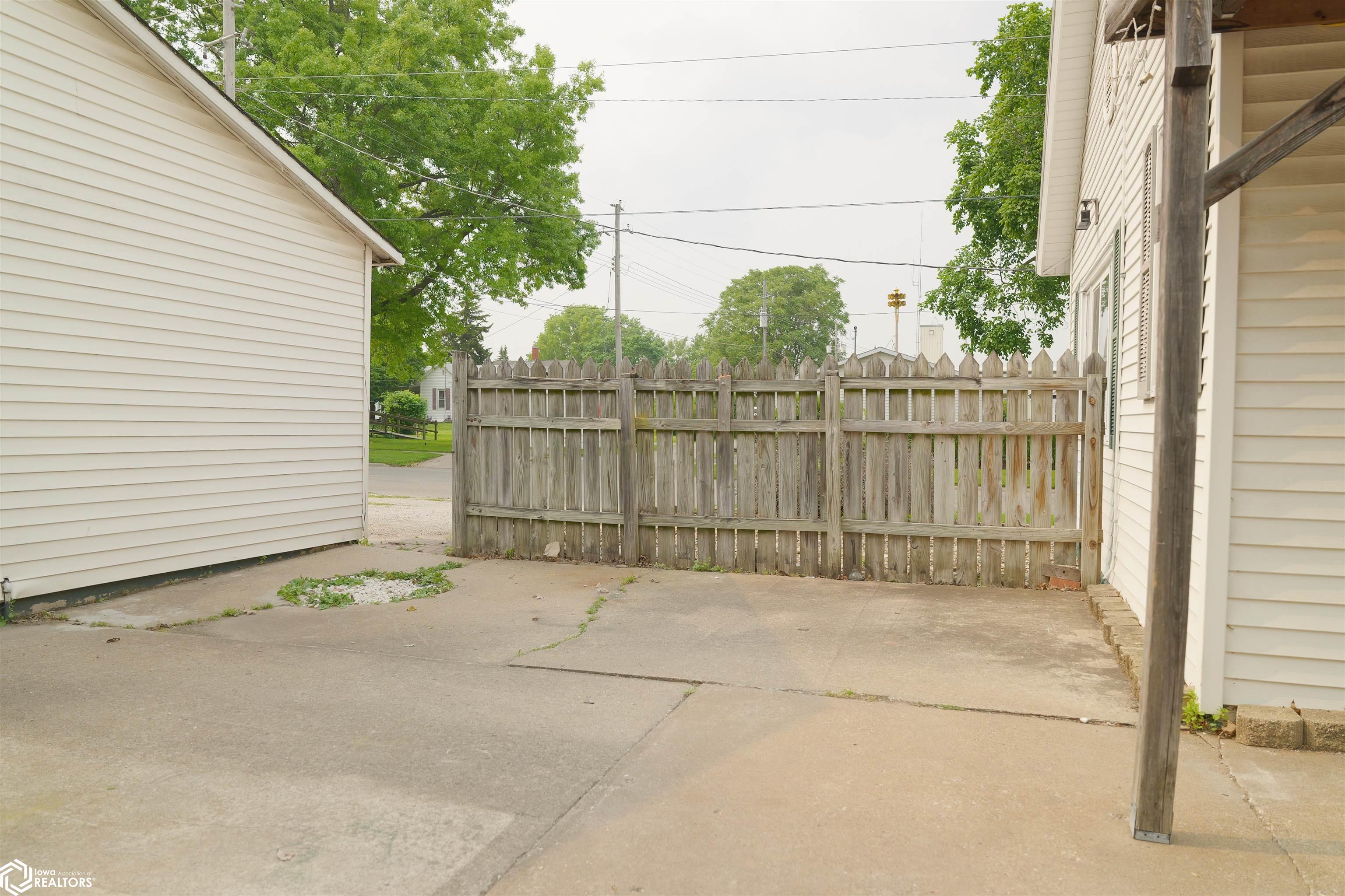 401 Broadway Street, West Burlington, Iowa image 10