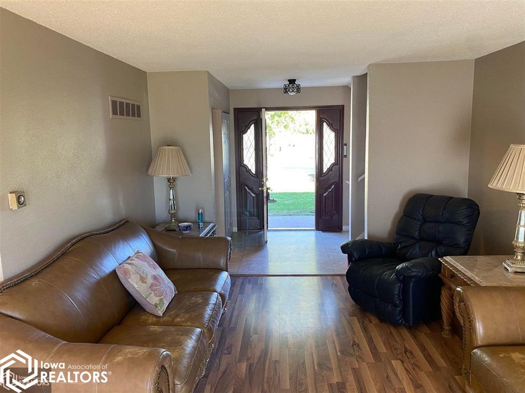 720 Pershing Street, Donnellson, Iowa image 2