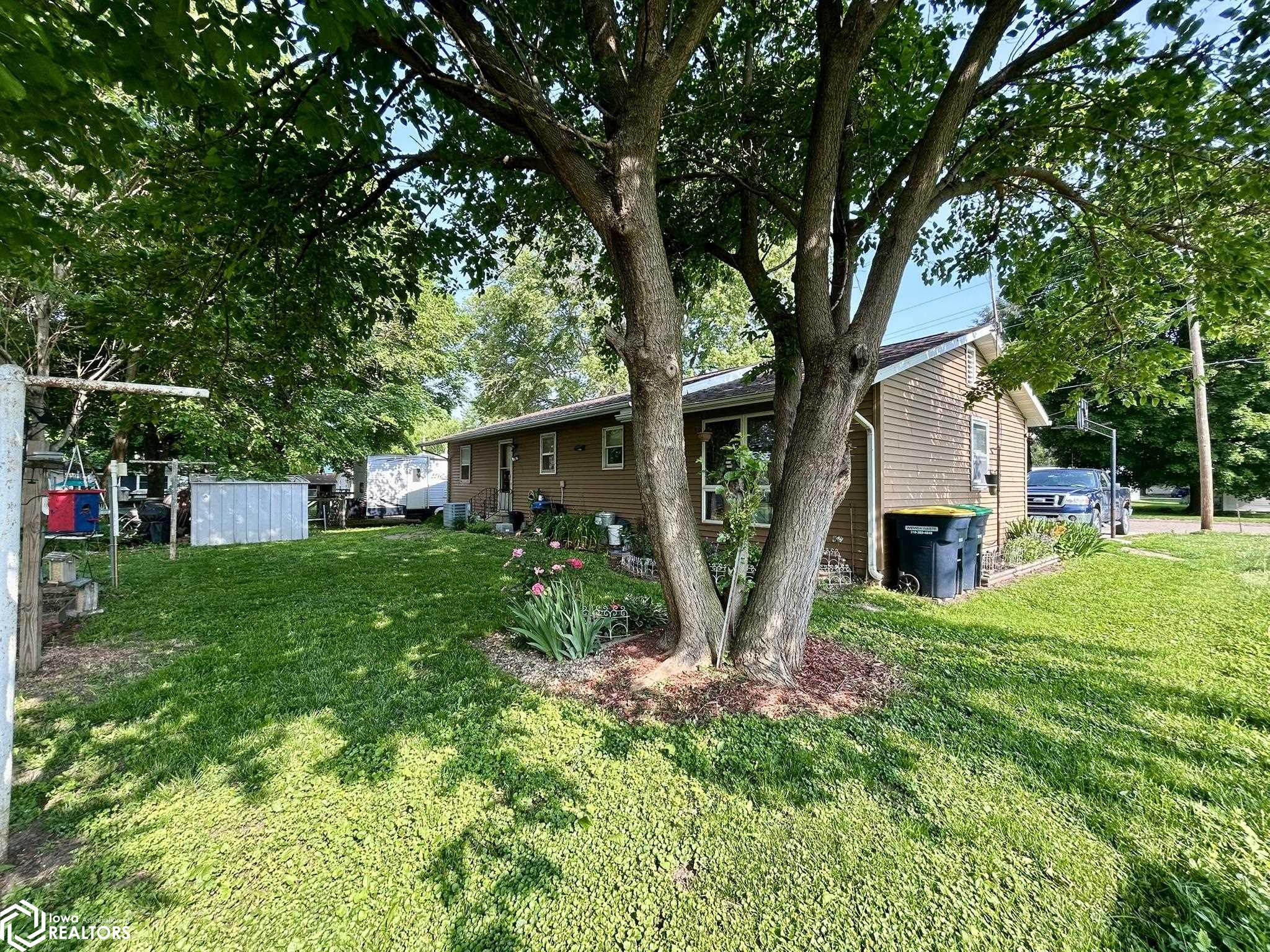 609 Townsend Avenue, Wapello, Iowa image 2