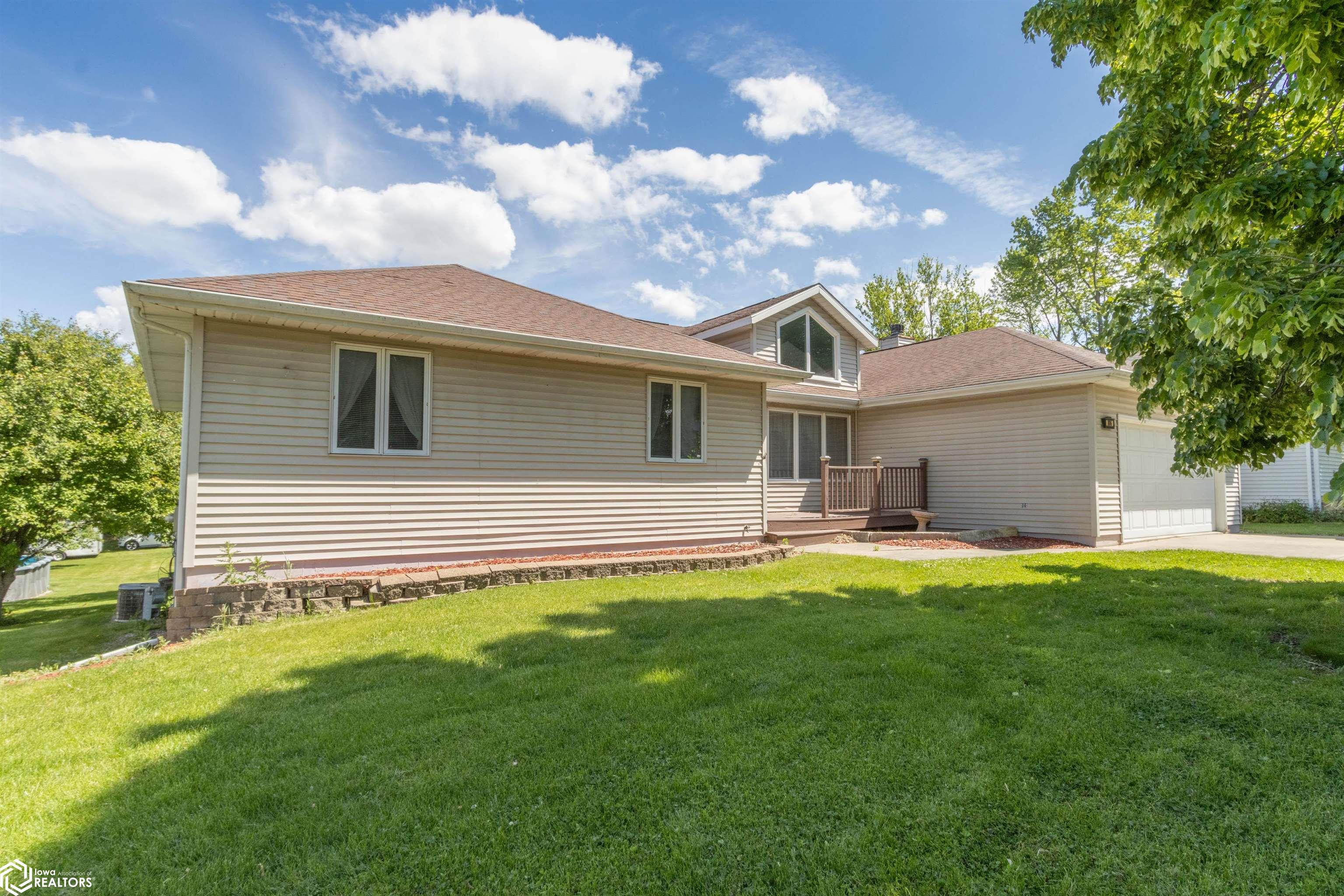 806 W 2nd Street, Washington, Iowa image 1