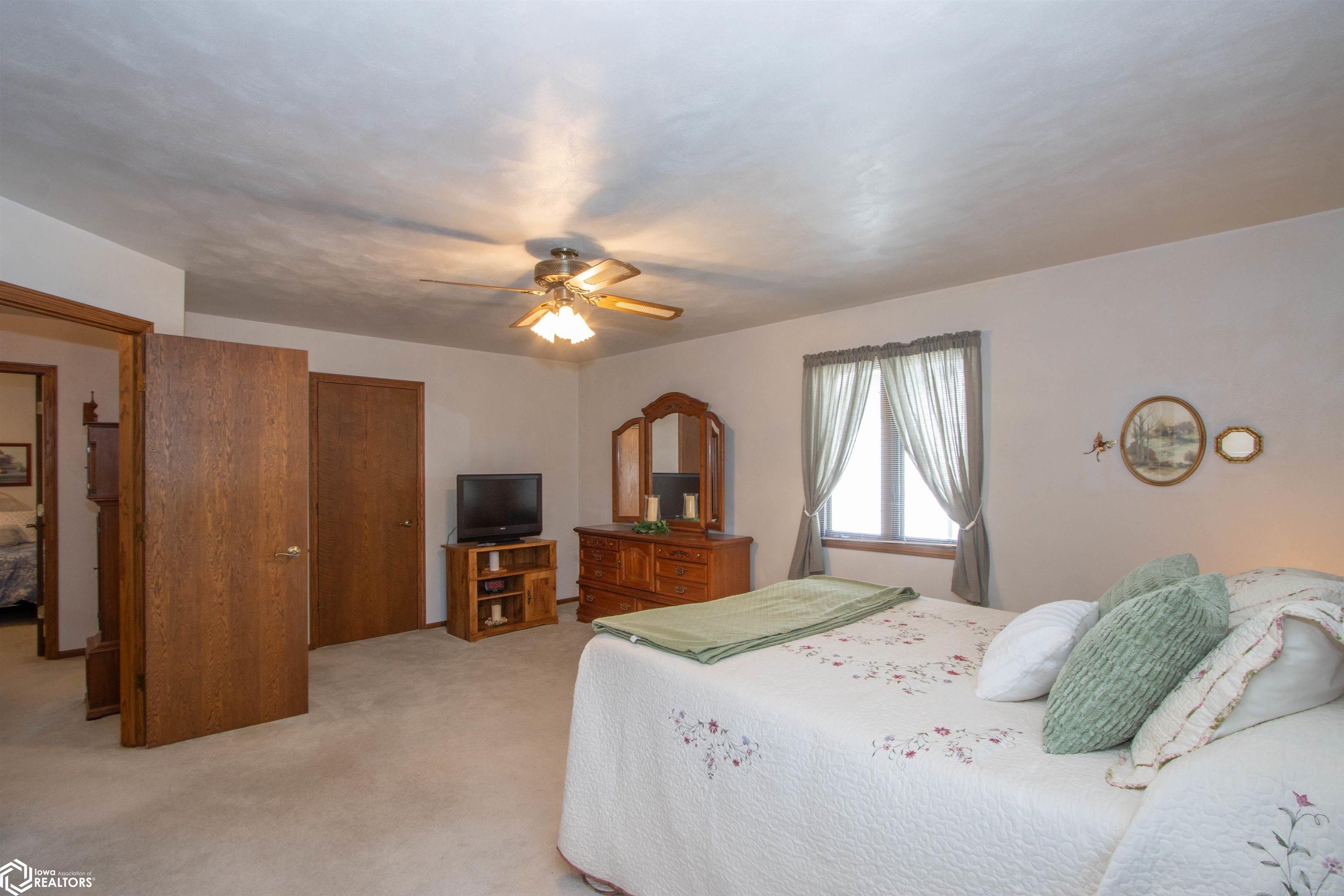 806 W 2nd Street, Washington, Iowa image 21
