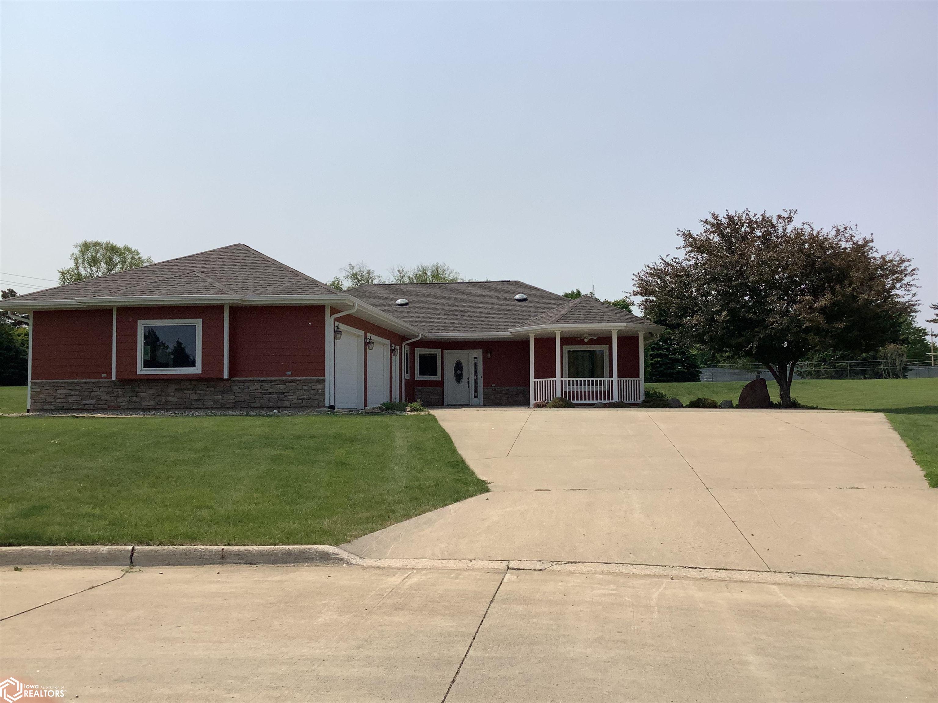 1405 3rd Street, Hampton, Iowa image 1